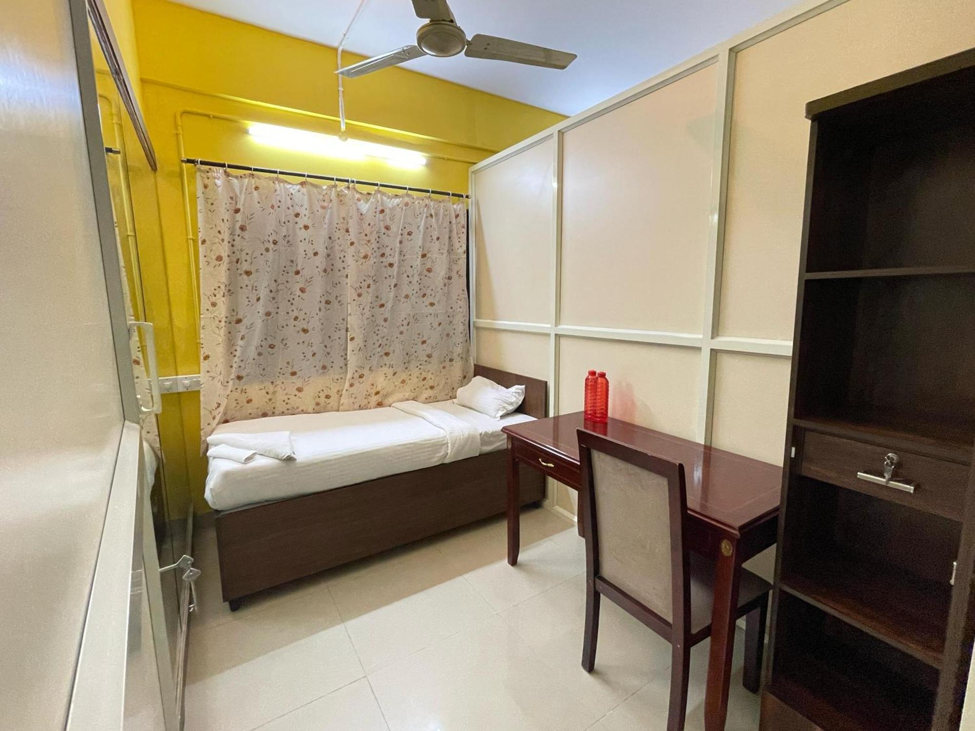 Compact Tea Square Bed & Breakfast *