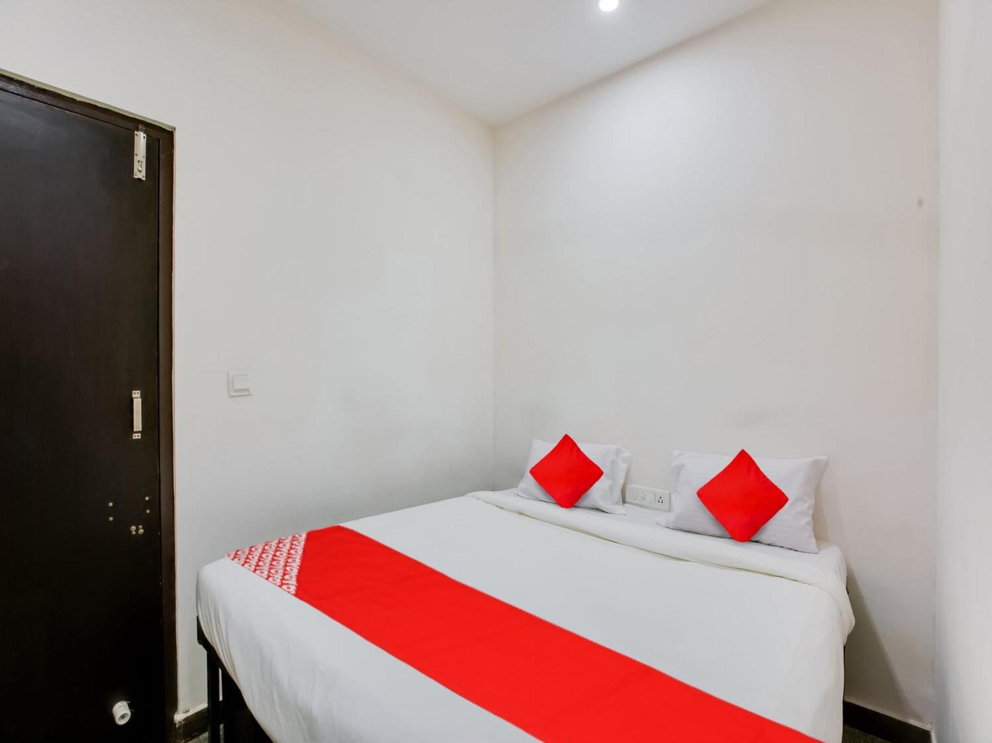 O Manjushree Boarding & Nearby Dr.br Ambedkar Stadium Basveshwar Nagar Hotel 4*