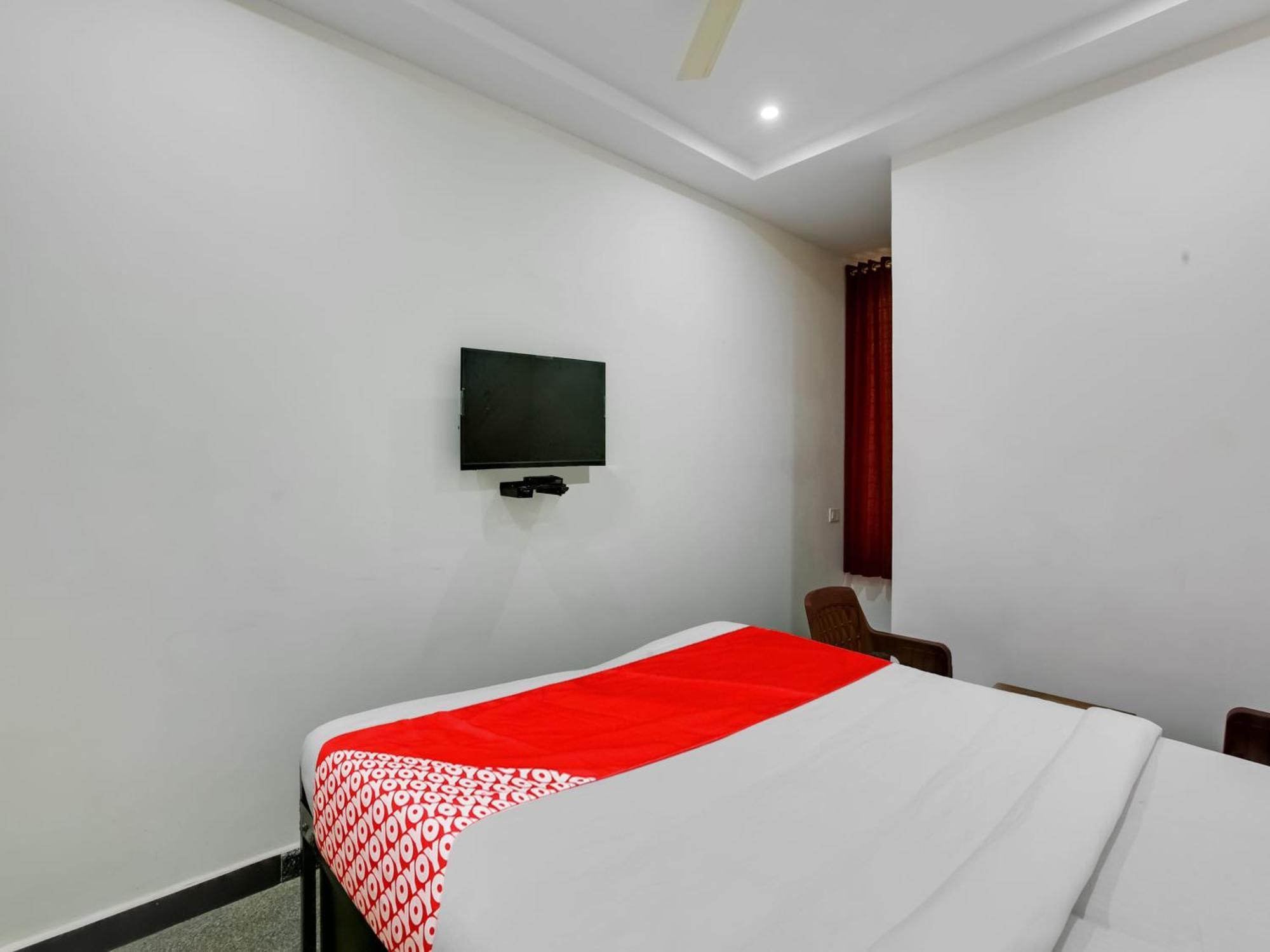 O Manjushree Boarding & Nearby Dr.br Ambedkar Stadium Basveshwar Nagar Hotel