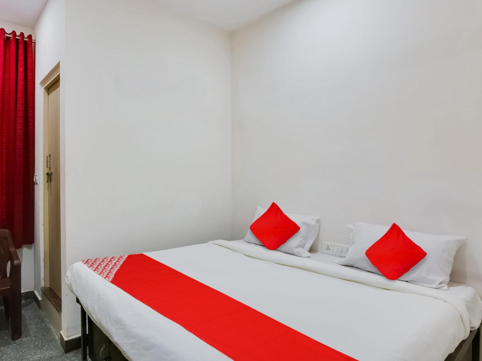 Hotel O Manjushree Boarding & Nearby Dr.br Ambedkar Stadium Basveshwar Nagar 4*