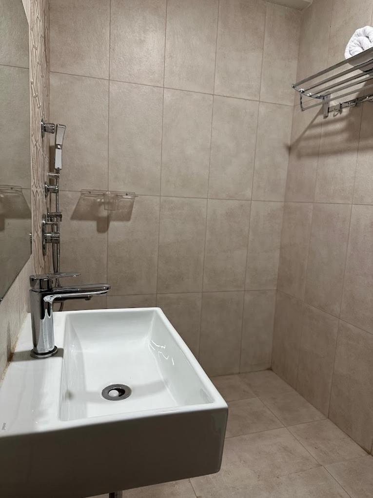 Tanour 2bhk * Bangalore