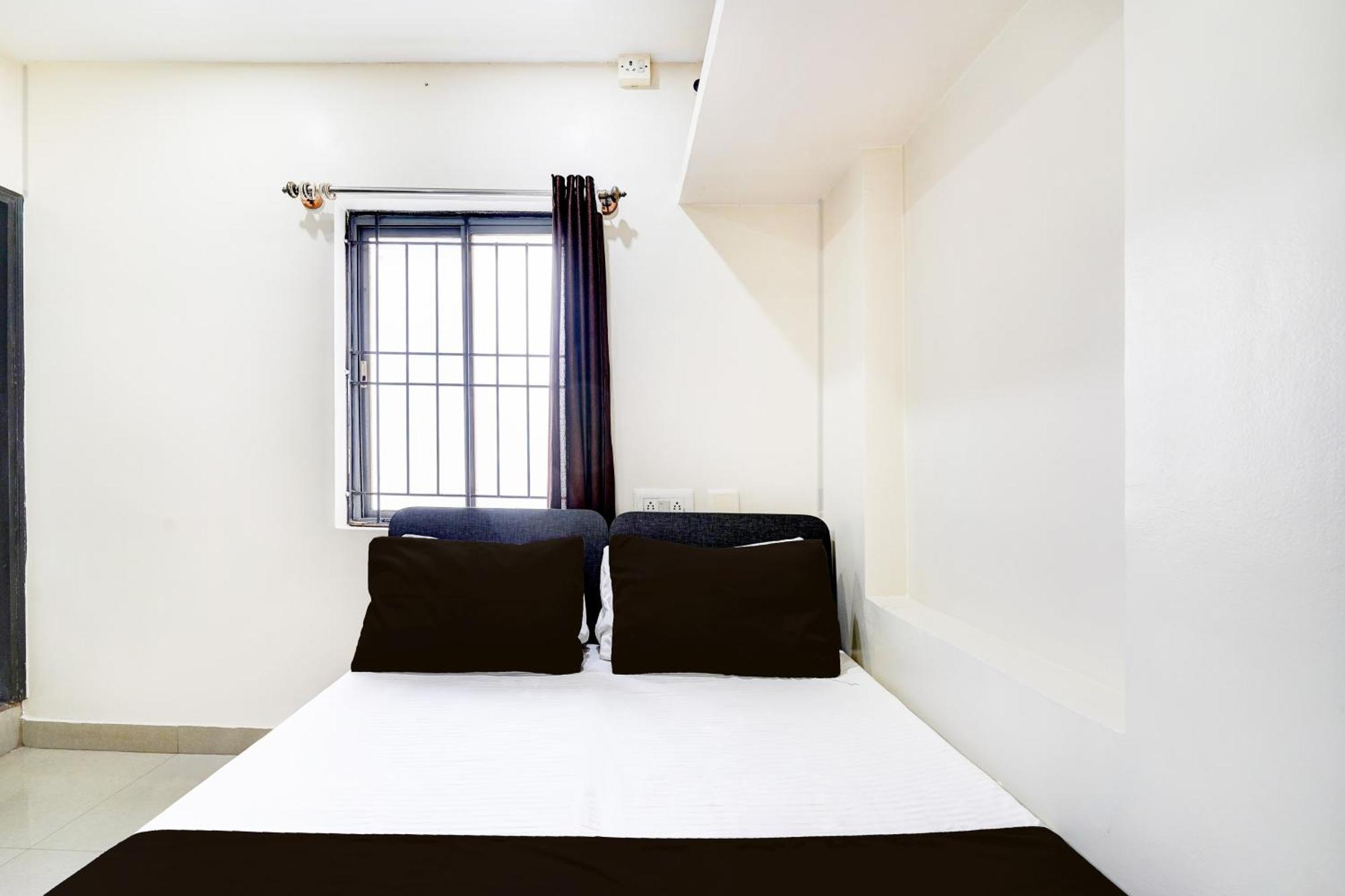 Nagananda Residency Hotel 2*