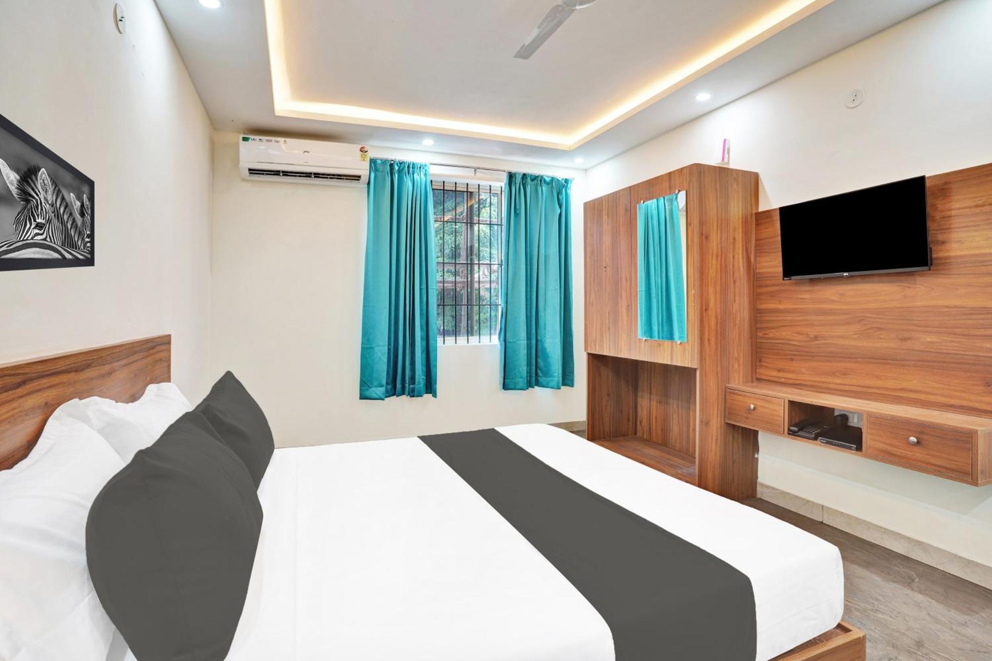 O Gayathri Metro Deluxe Hotel Bangalore