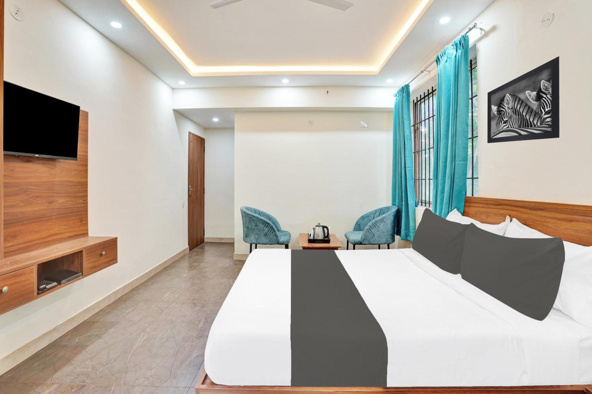 O Gayathri Metro Deluxe Bangalore