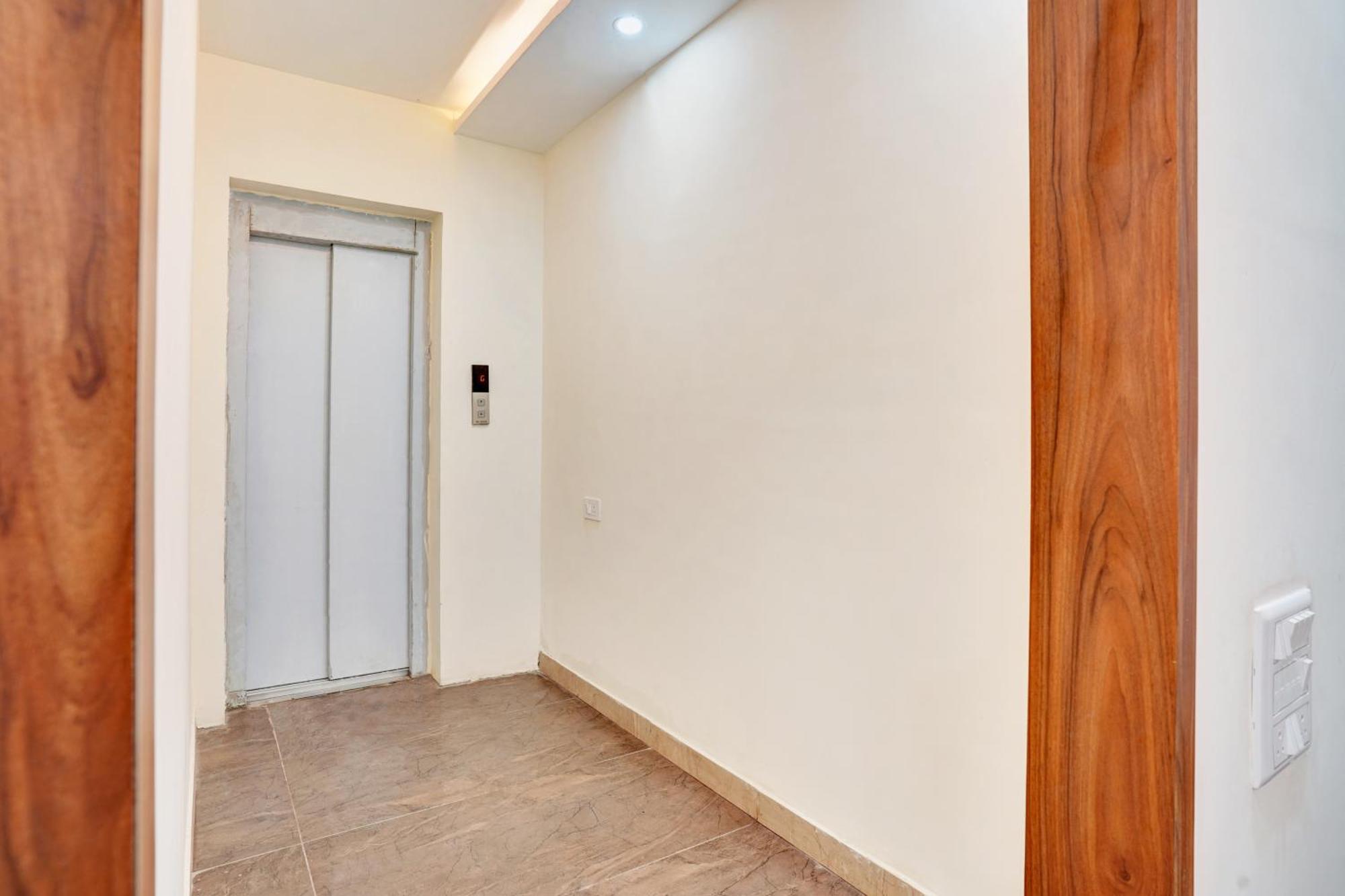 O Gayathri Metro Deluxe Hotel