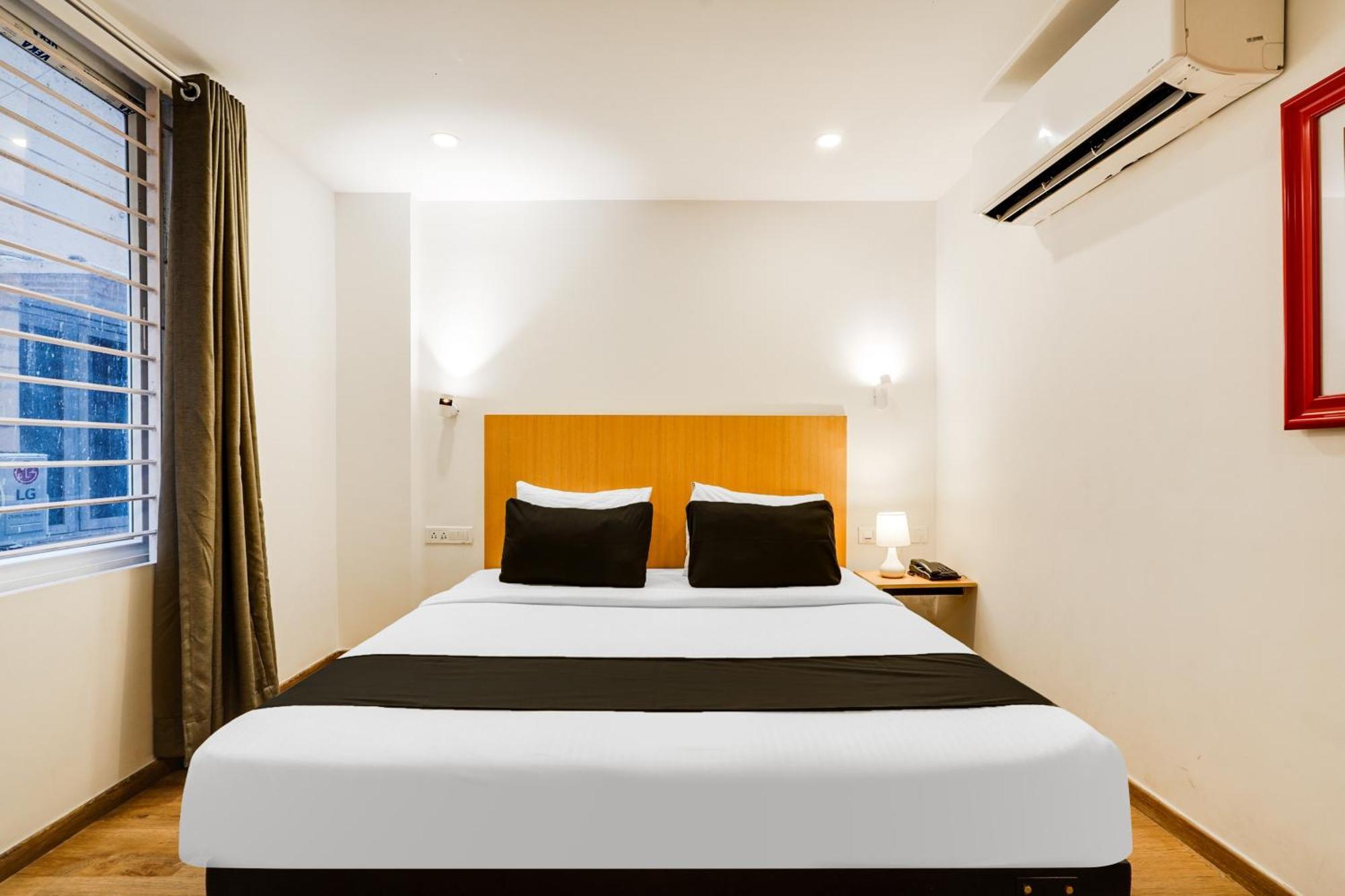 Super Townhouse Oak Indiranagar Hotel