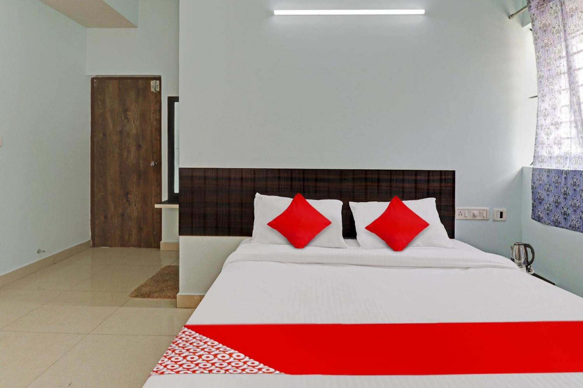 O Karanji Comforts Hotel