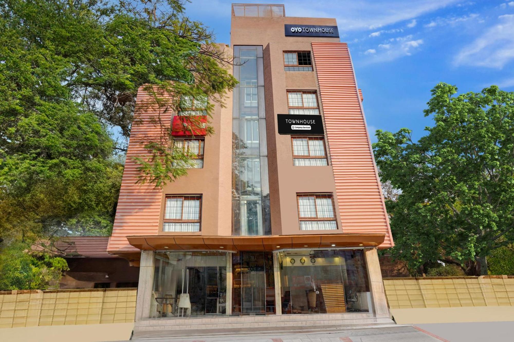 Hotel Super Townhouse Koramangala 4*