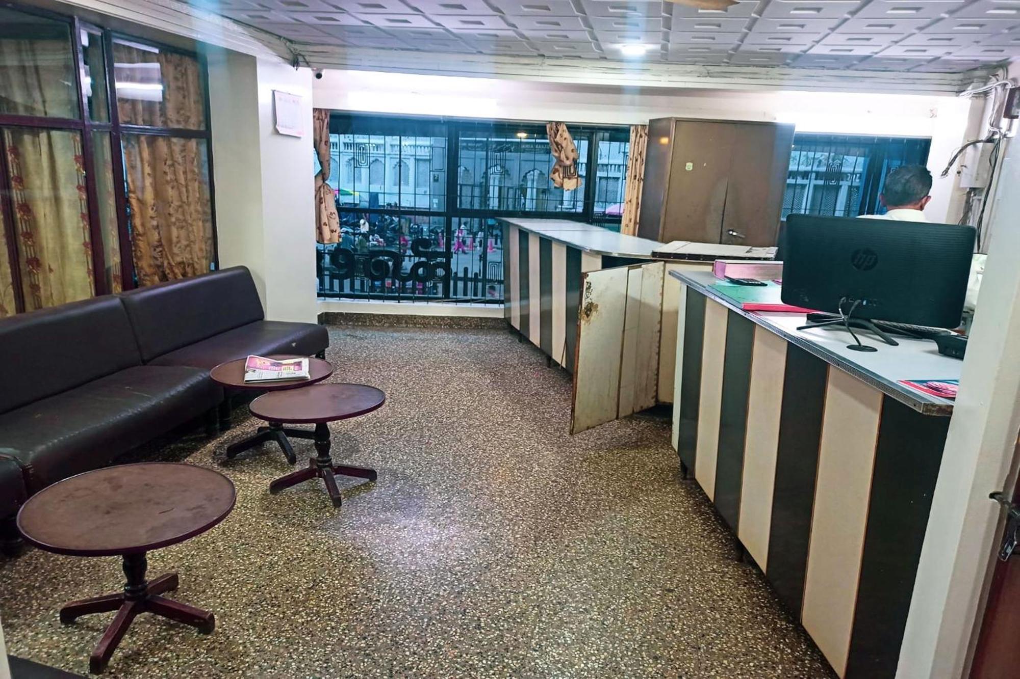 Hotel Rainbow Near Railway Station 2*