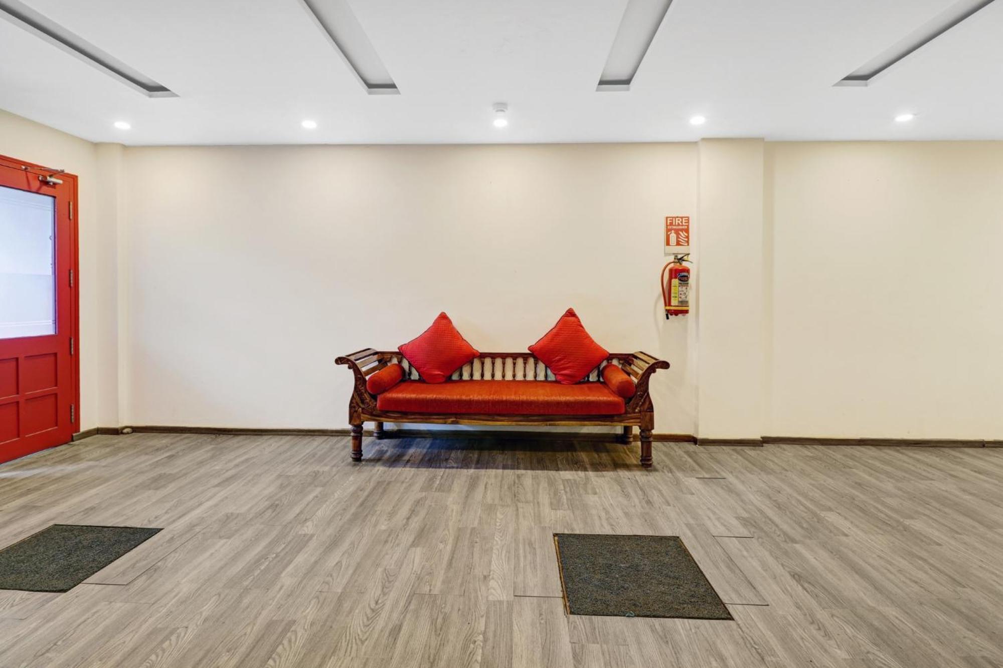 Hotel O Royal Encore