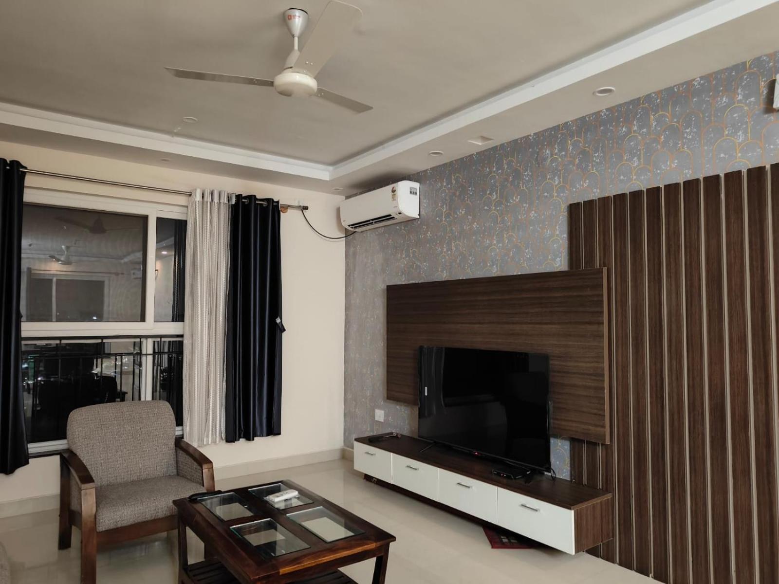 3bhk- View Of Pool, Lake, Sunset With Maid On 6th Floor Only For Families Apartment
