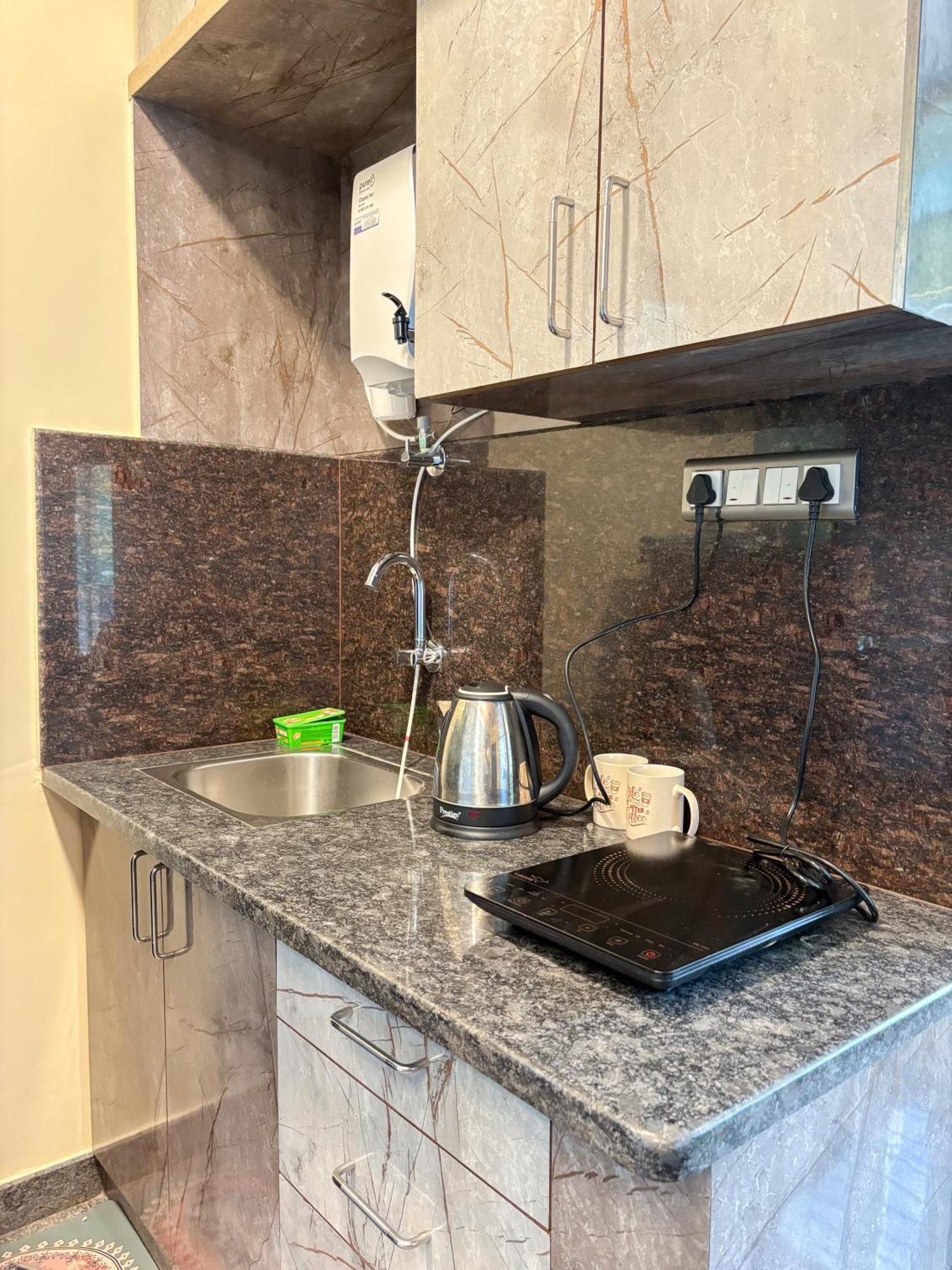 Apartment Visla Service Near Dlf Newtown *