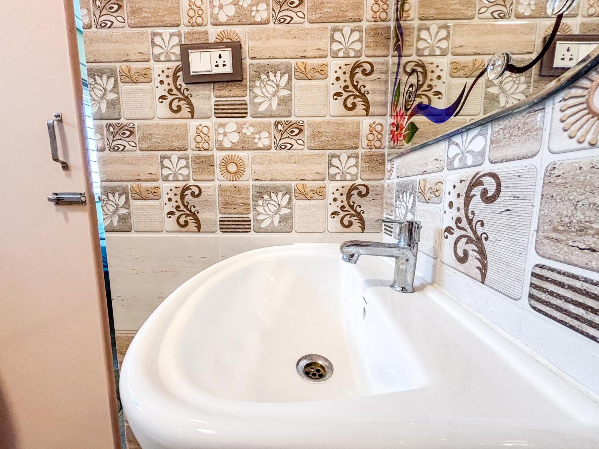 Visla Service Near Dlf Newtown Apartment
