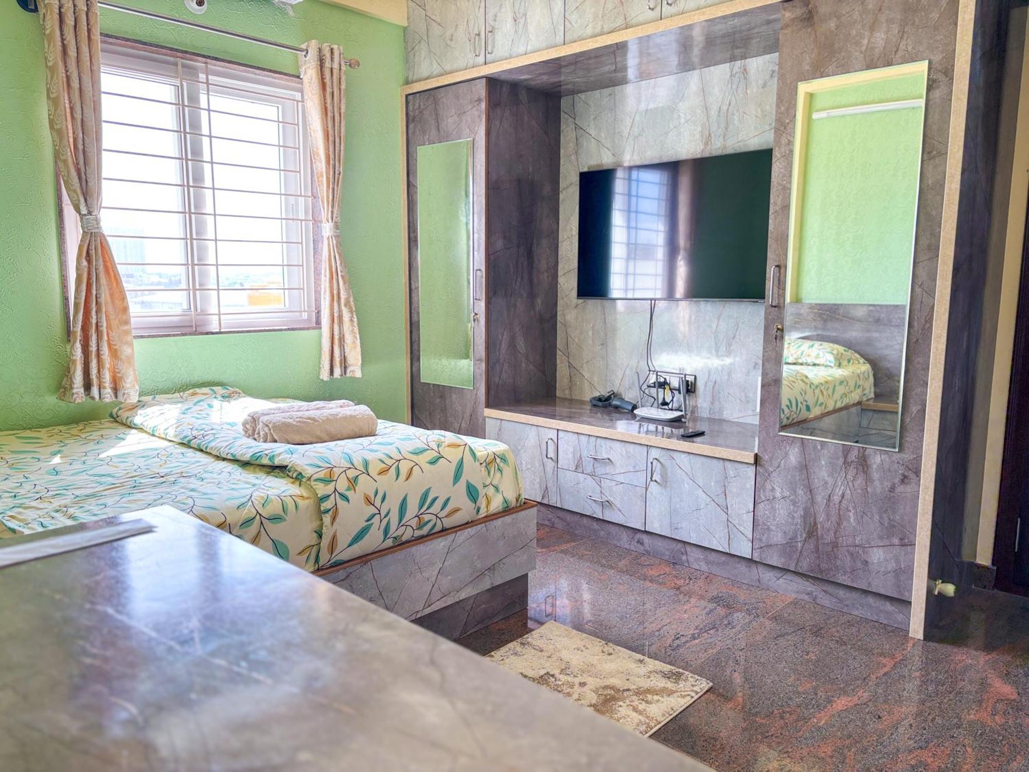 Apartment Visla Service Near Dlf Newtown