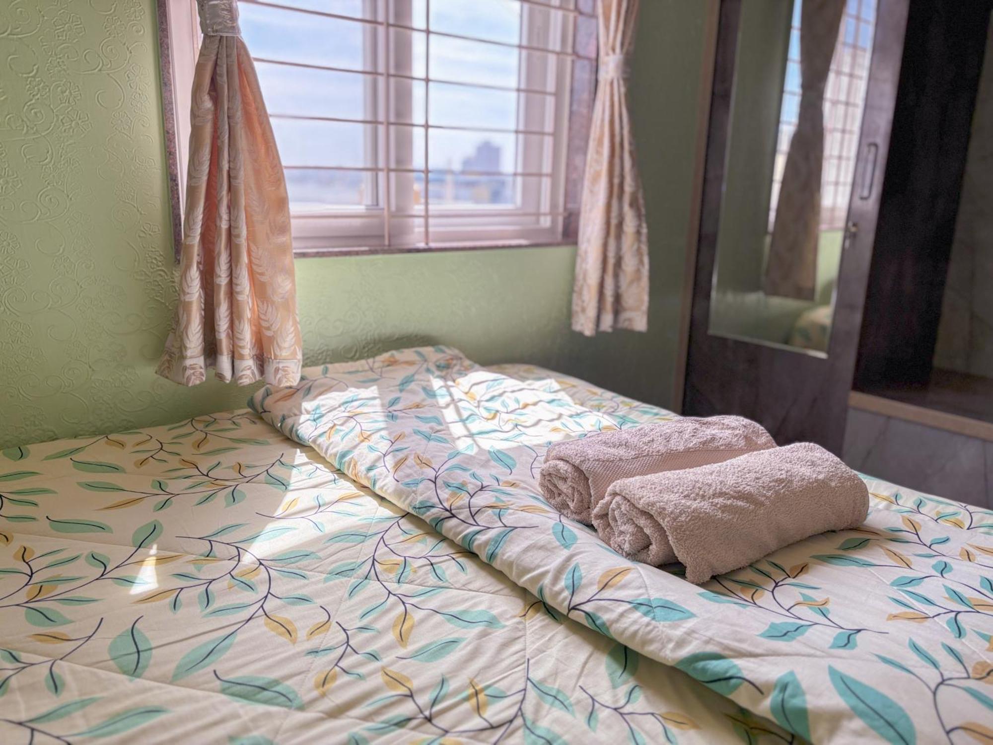Apartment Visla Service Near Dlf Newtown