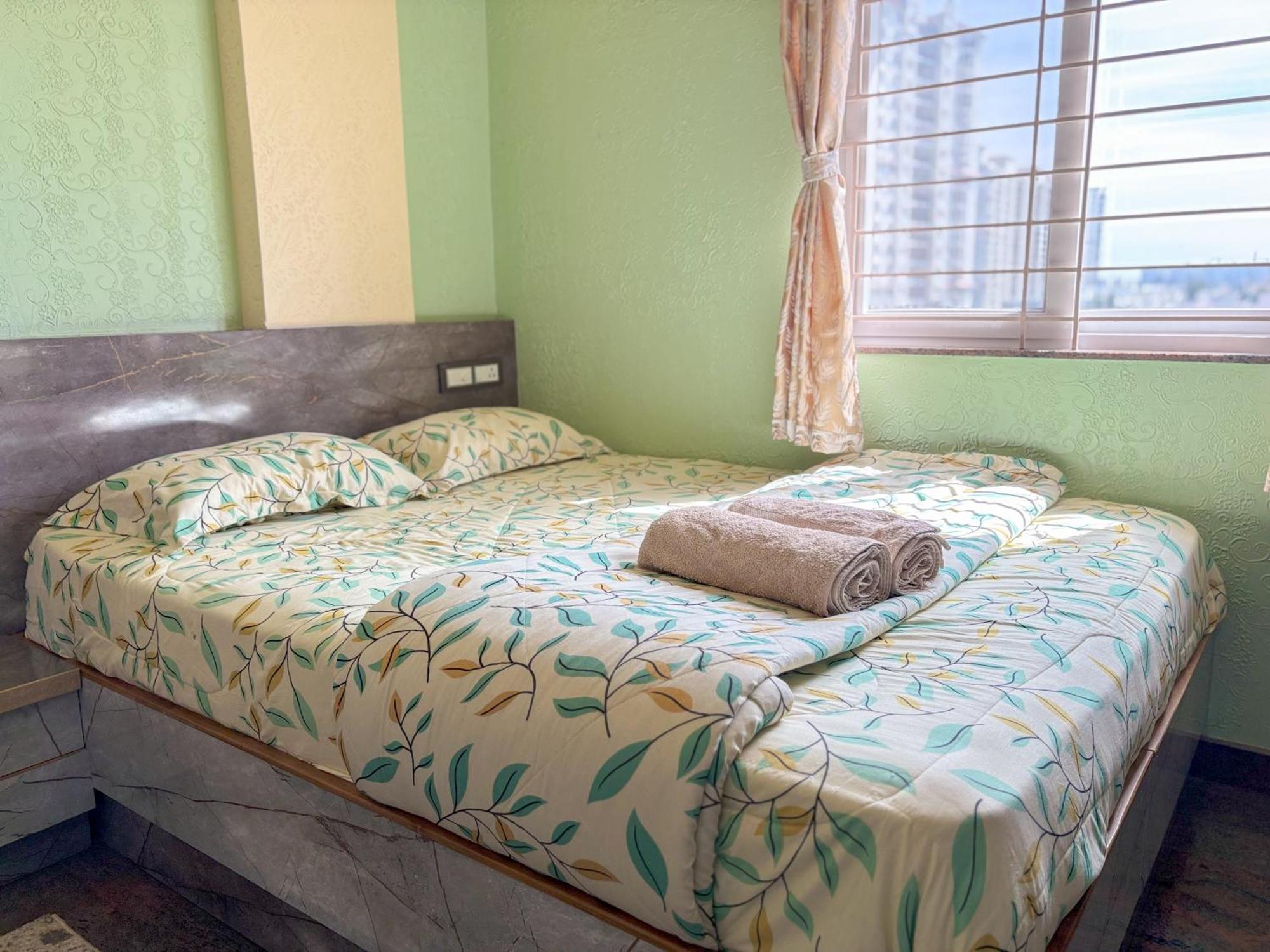 Apartment Visla Service Near Dlf Newtown *