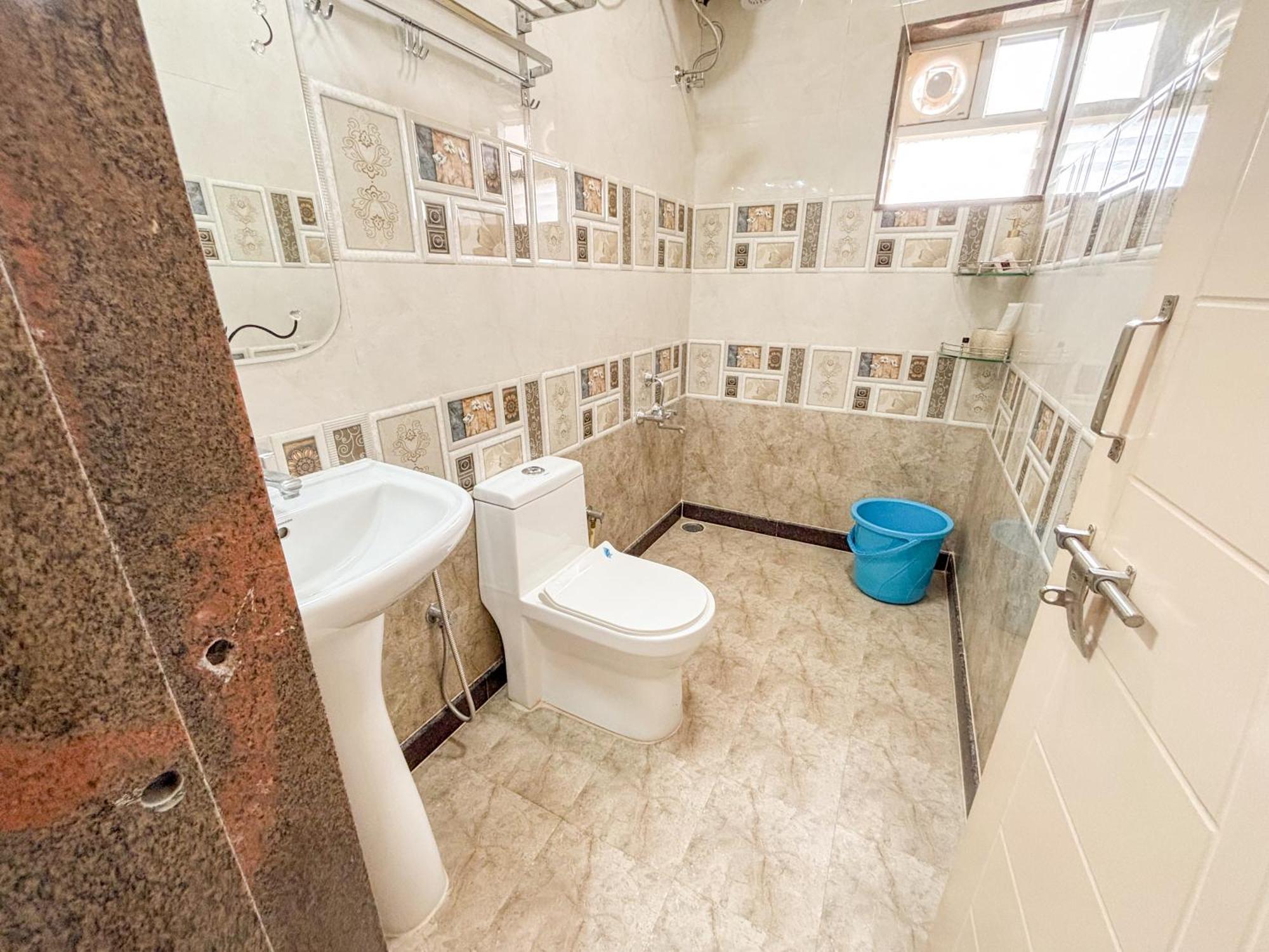 Visla Service Near Dlf Newtown Apartment