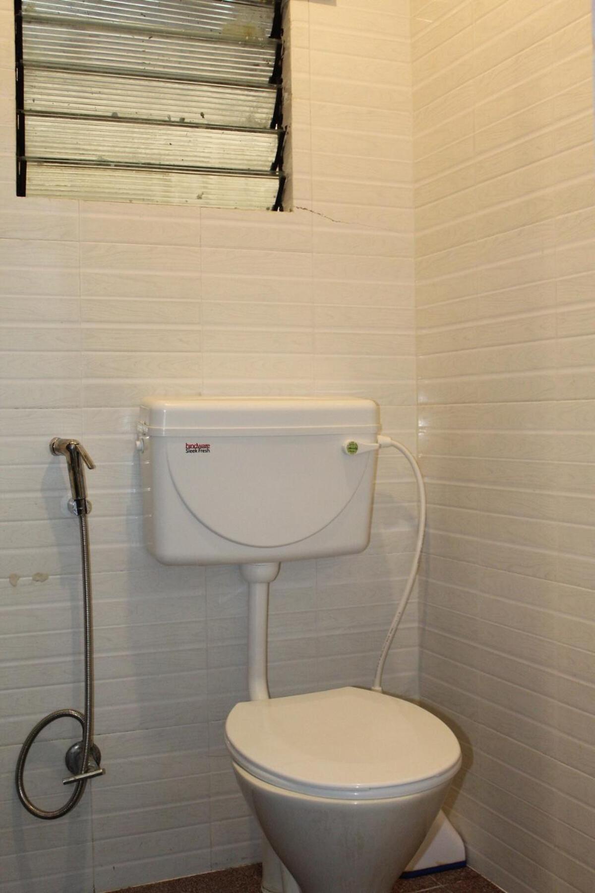 Modern Chic - Near To Metro, Malls - 301 Apartment *