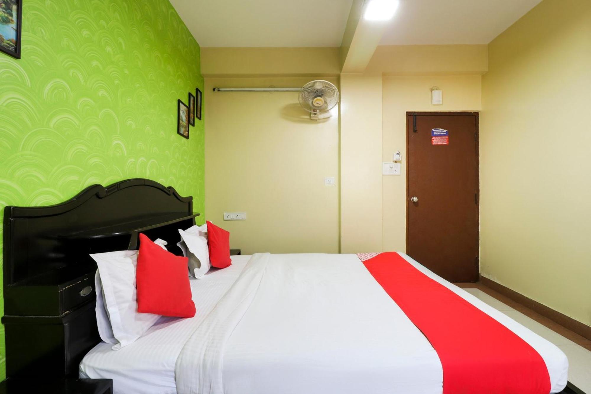 Collection O Tiara Near Christ 4* Bangalore