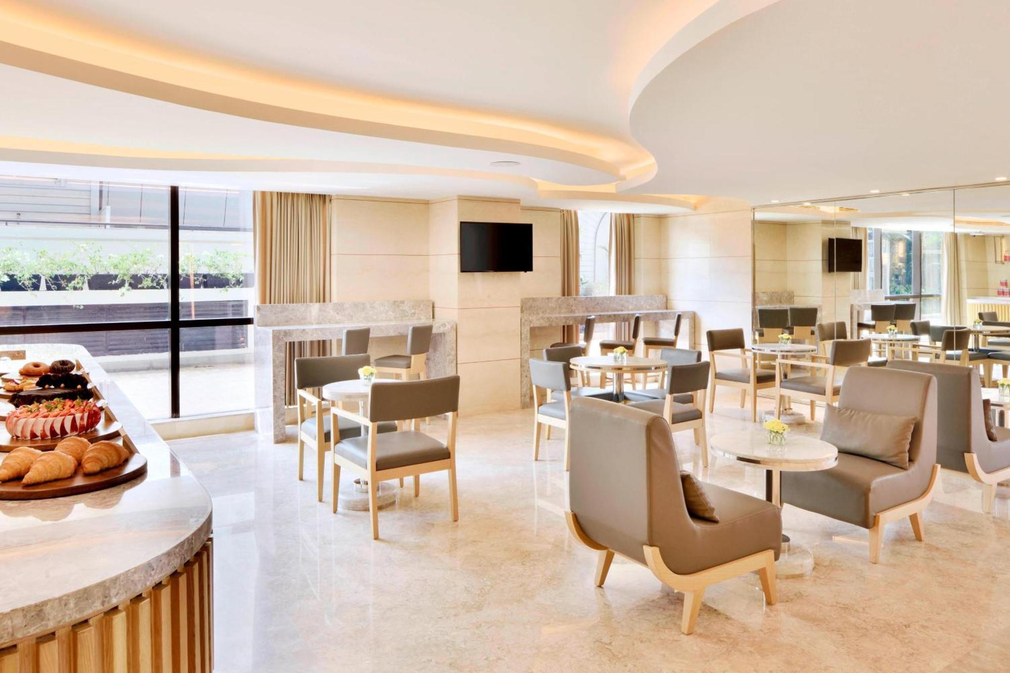 Courtyard By Marriott Hebbal 5*