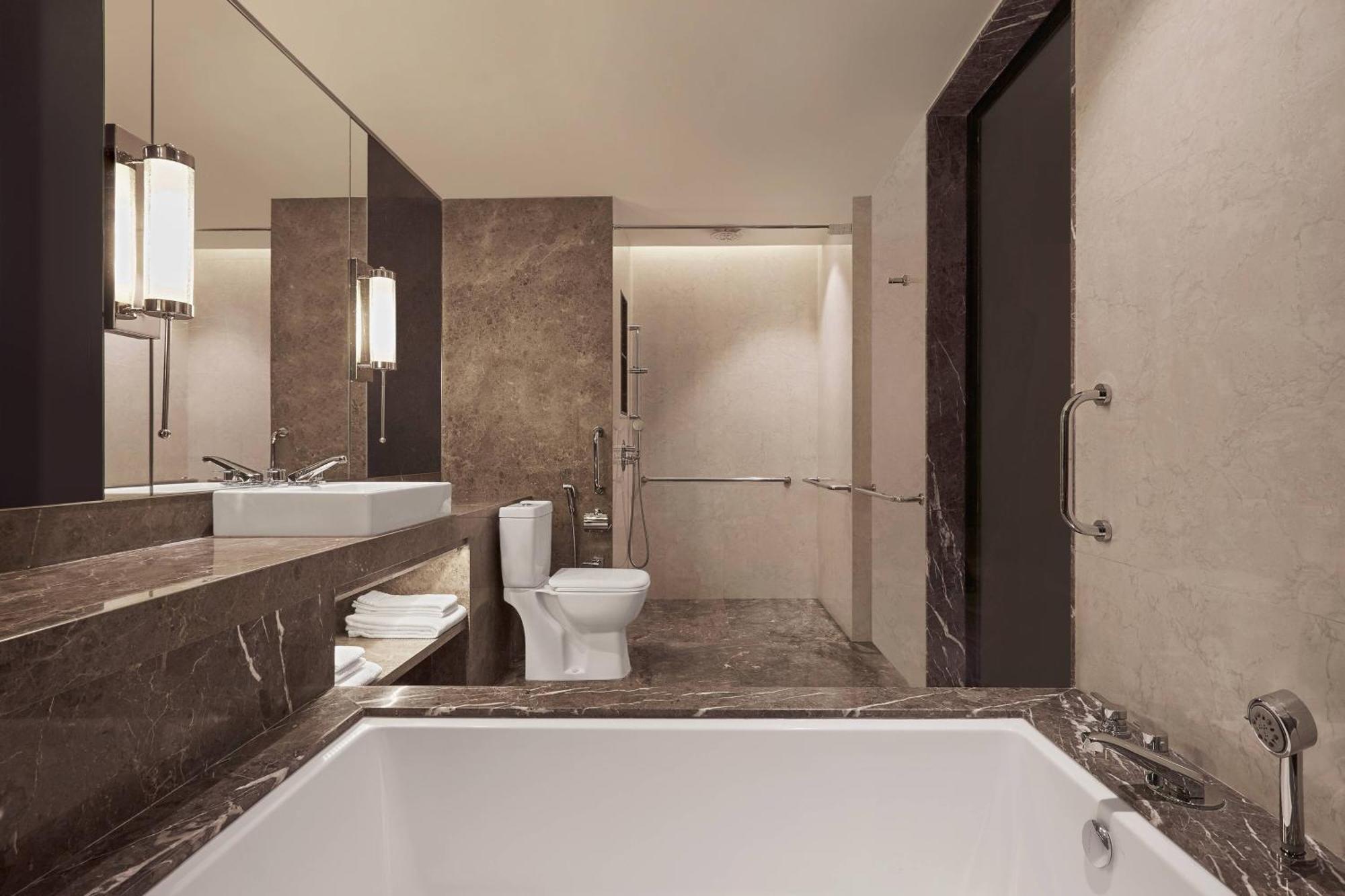 Renaissance Race Course Hotel 5*