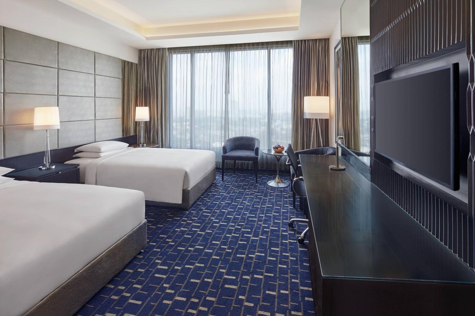 Renaissance Race Course Hotel 5*