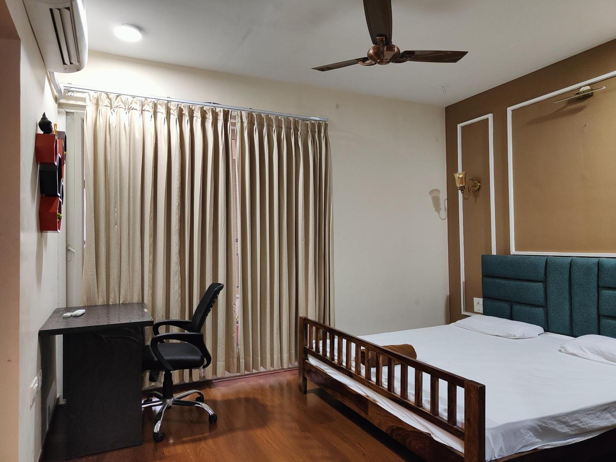 Charming 3bhk 100 Mbps- 19th Floor For Family *