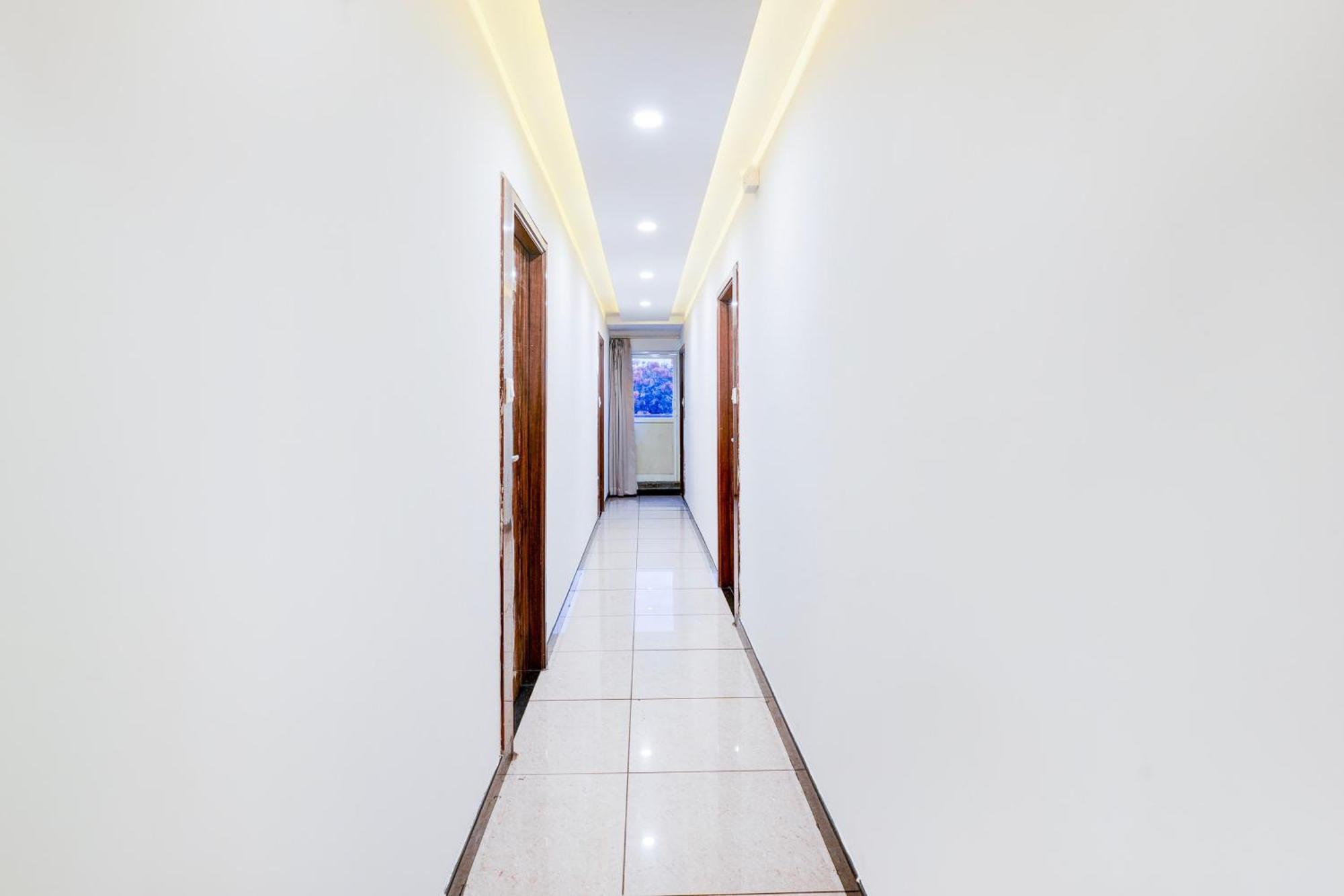 Townhouse 7 Grills Hotel