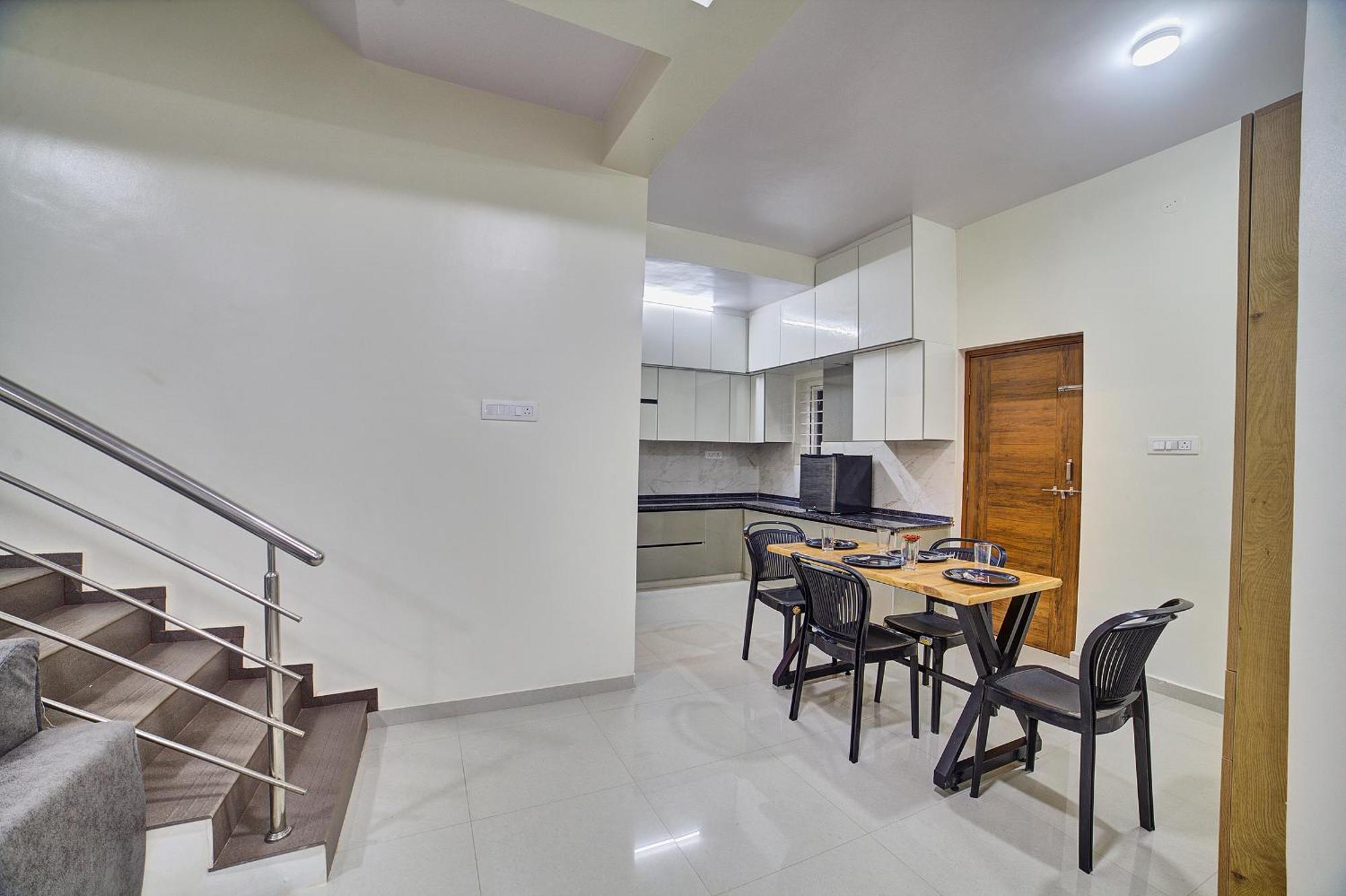 Villa Entire 4 Bedrooms For Family And Group Near Airport