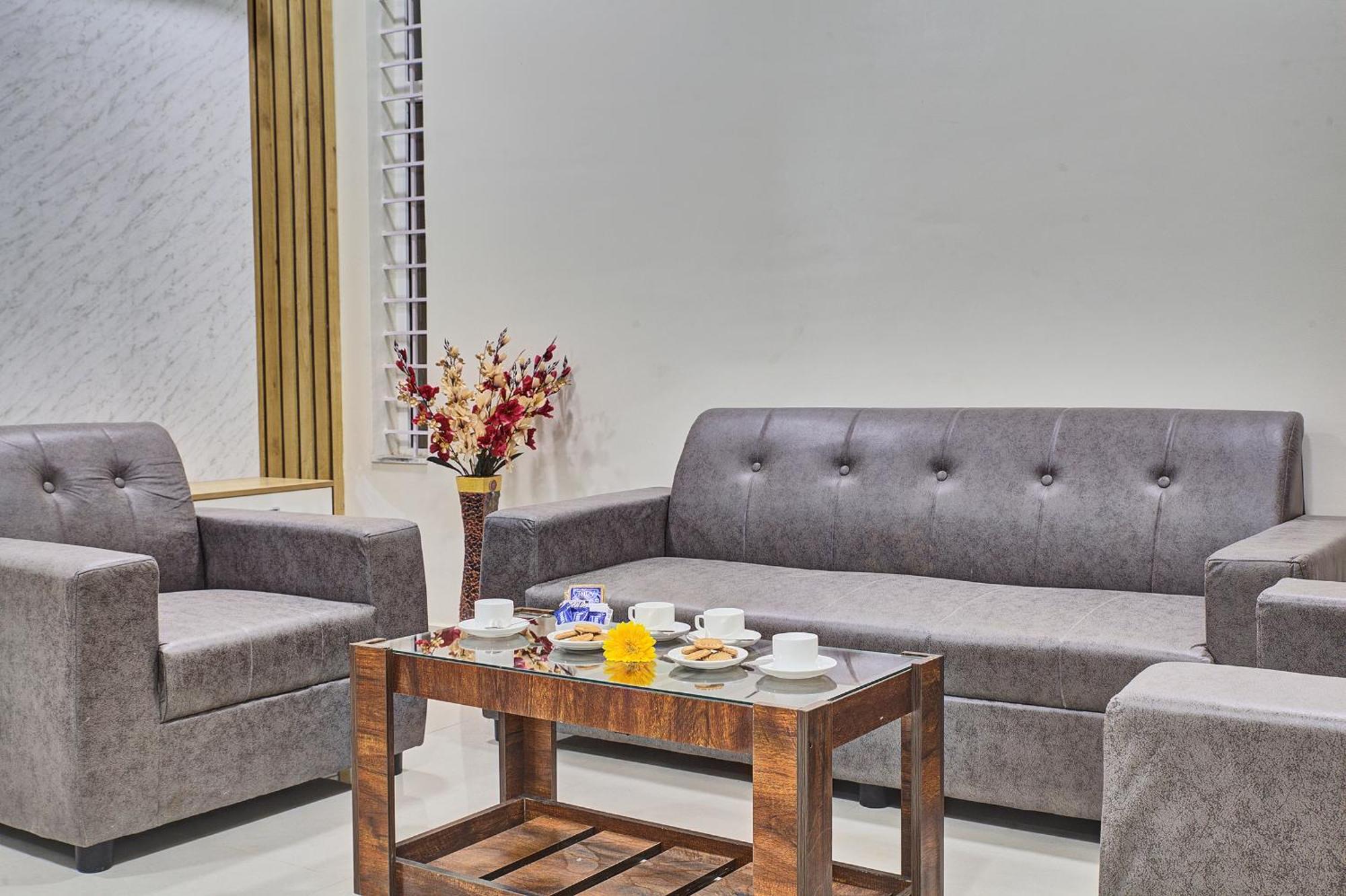 Villa Entire 4 Bedrooms For Family And Group Near Airport *