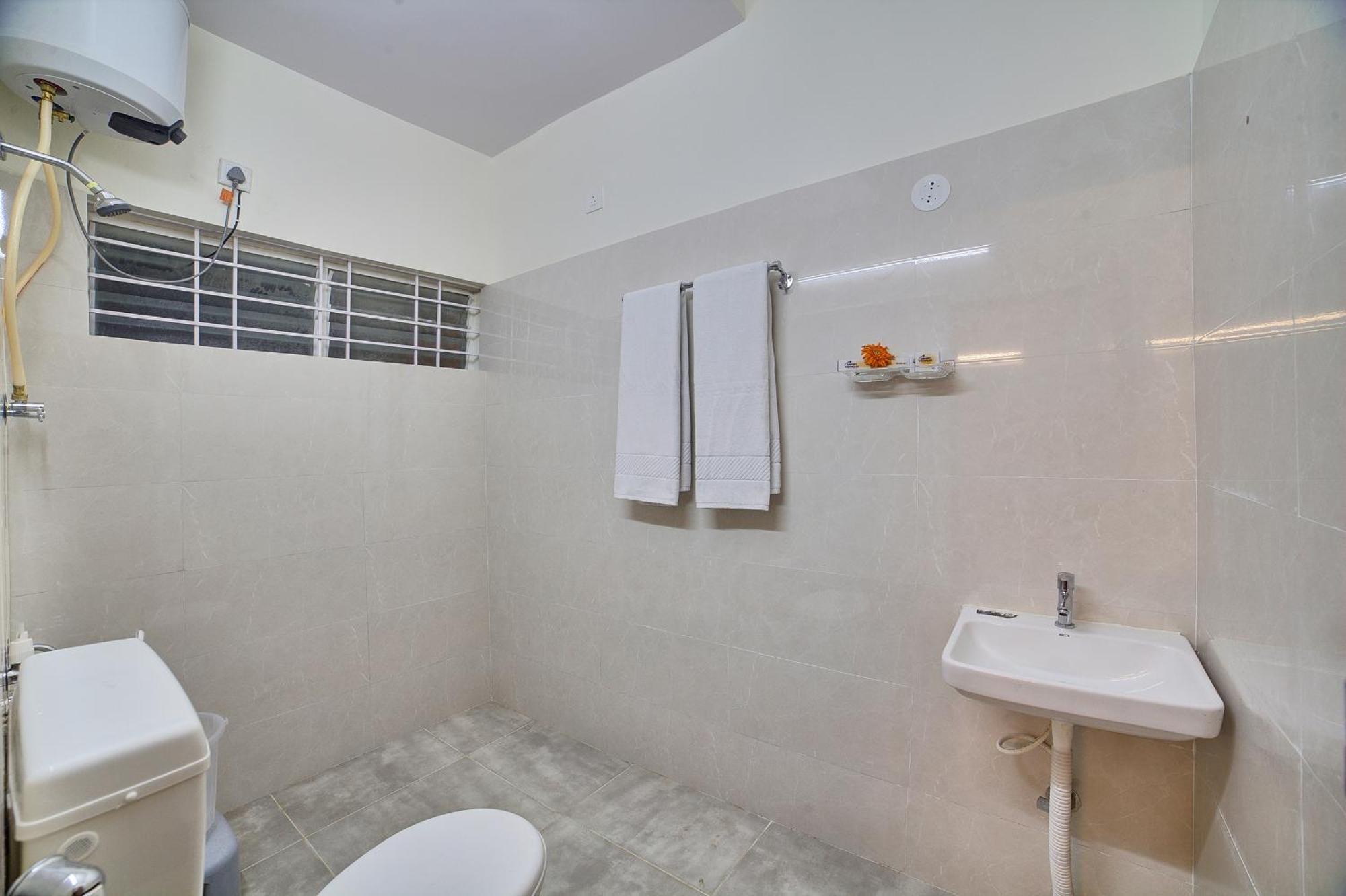 Entire 4 Bedrooms For Family And Group Near Airport Villa