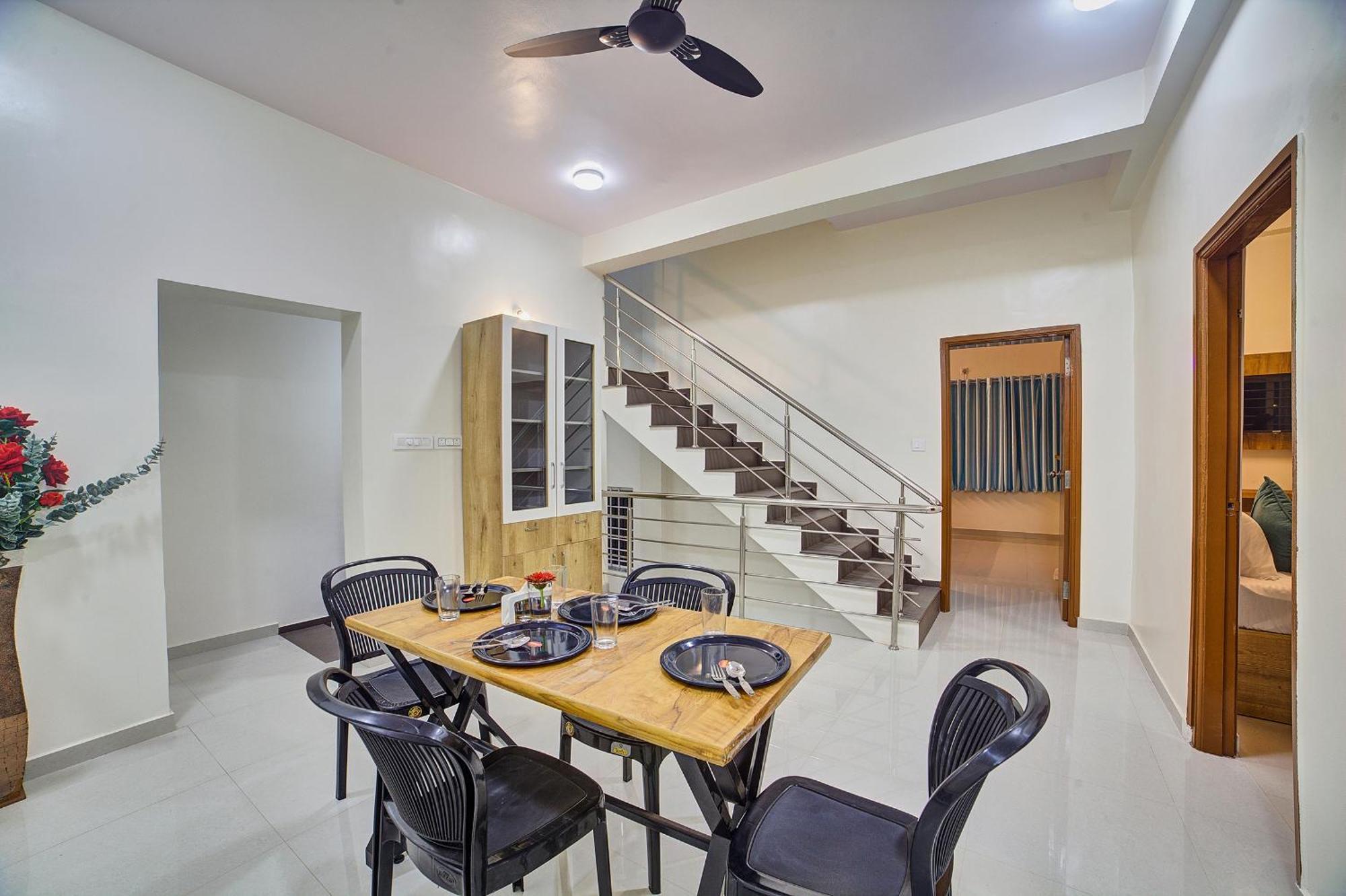 Villa Entire 4 Bedrooms For Family And Group Near Airport *