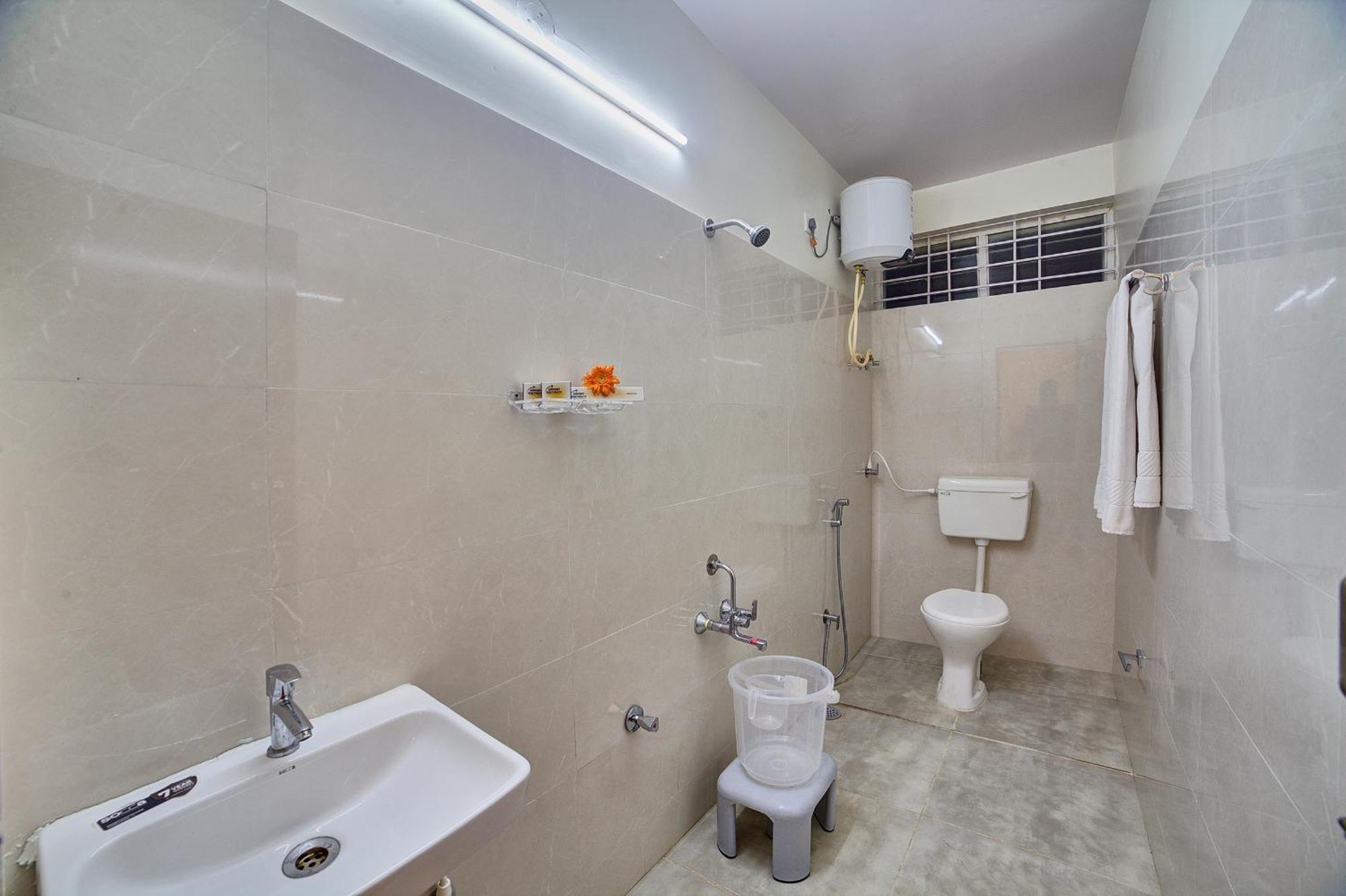 Entire 4 Bedrooms For Family And Group Near Airport