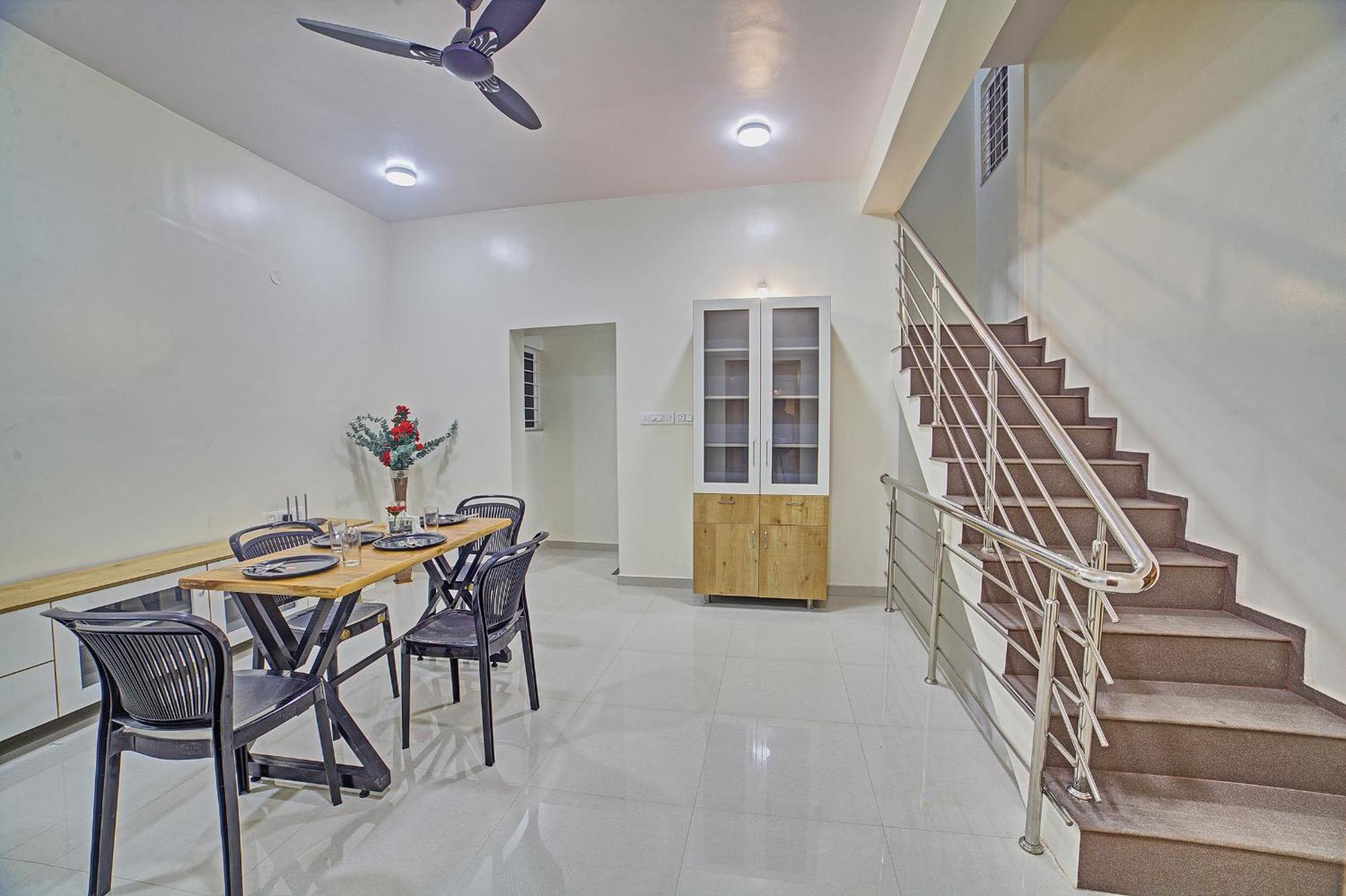 Entire 4 Bedrooms For Family And Group Near Airport Villa *