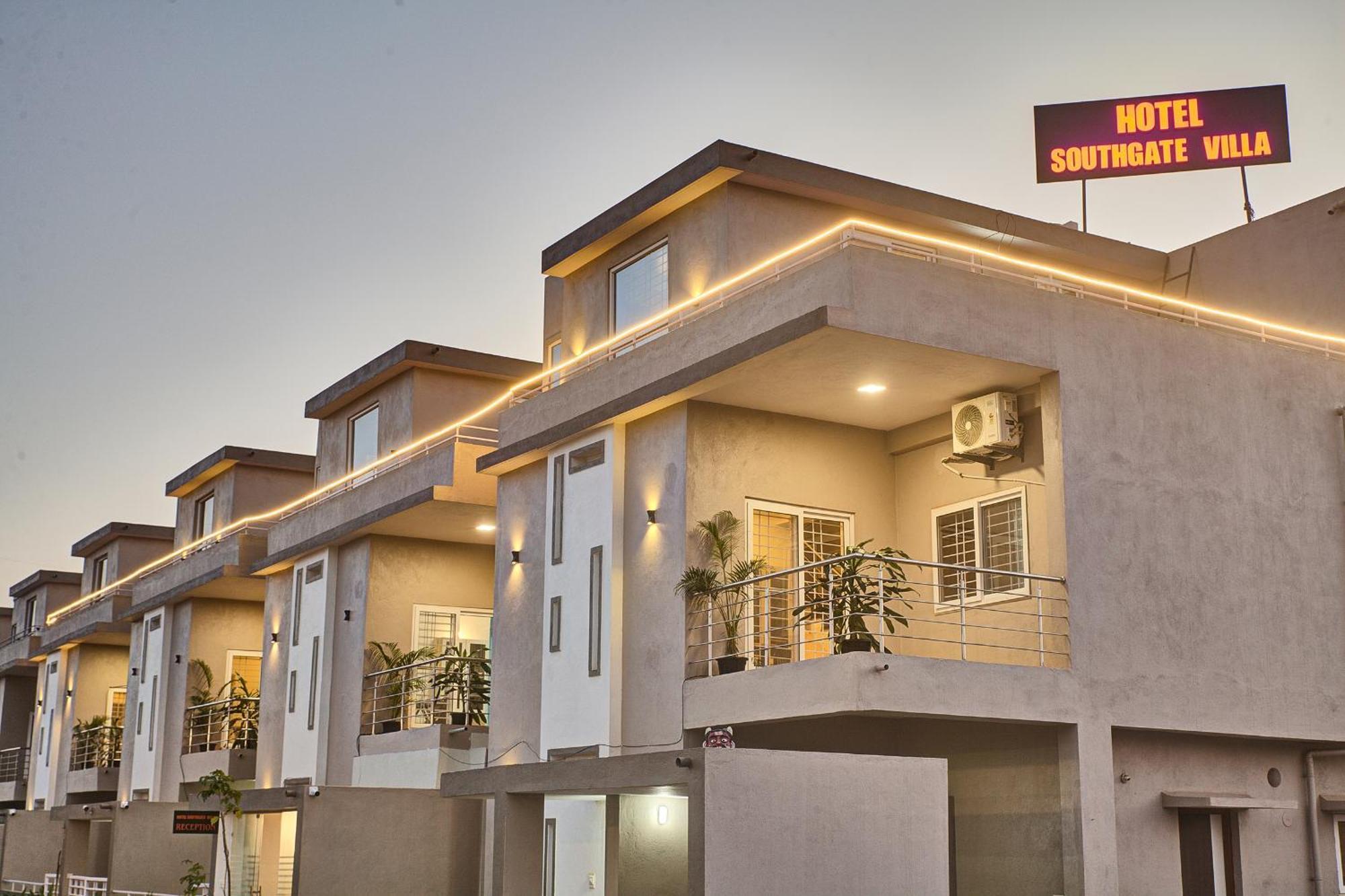 Entire 4 Bedrooms For Family And Group Near Airport Villa *