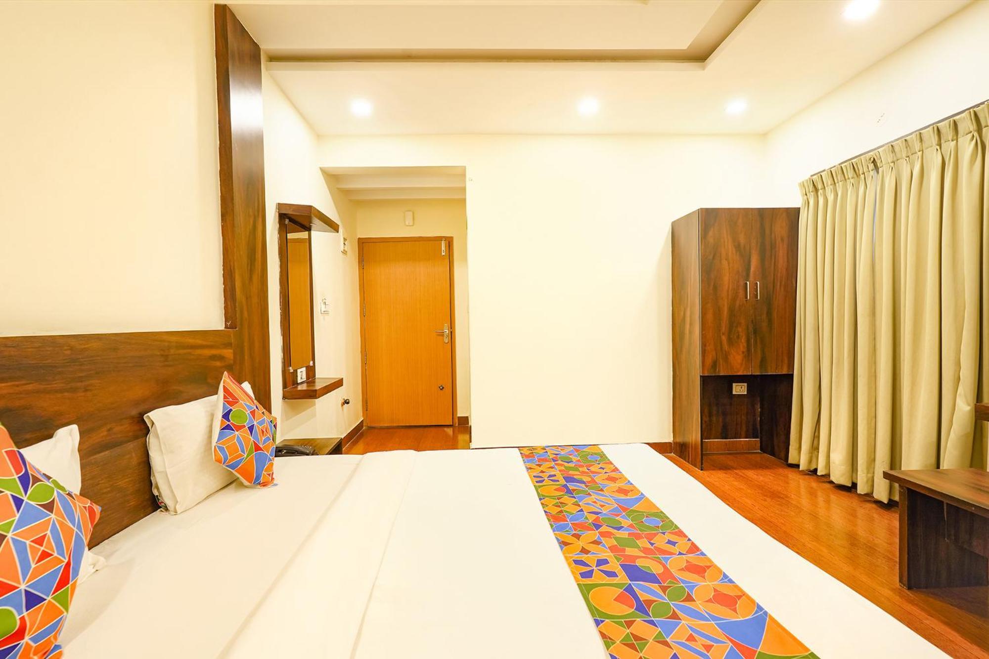 Fabhotel Royal Wood Premier - Domlur Hotel