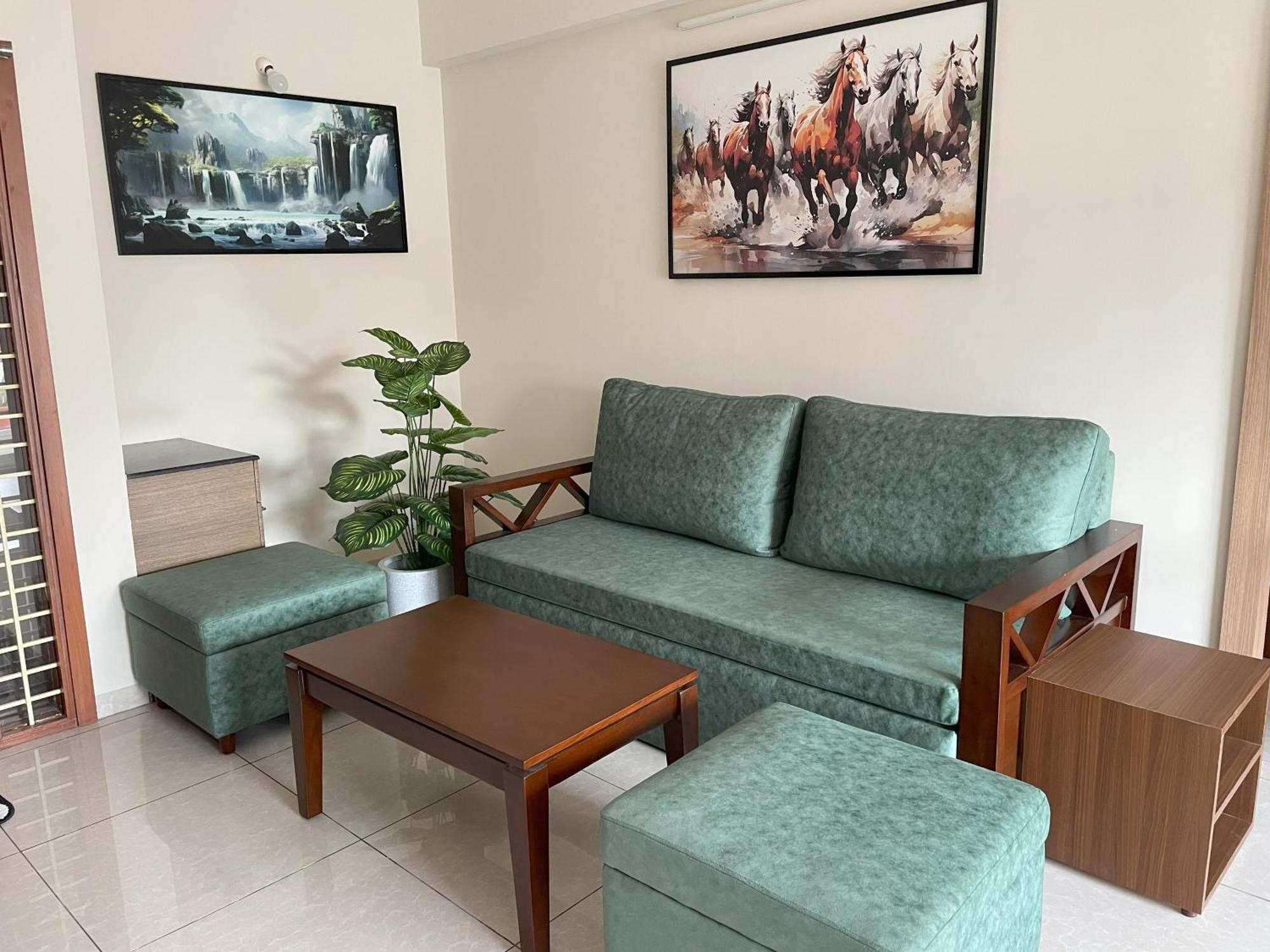 Deluxe 2bhk Family And Business Service Apartments, Raj Royale Retreats Apartment Bangalore