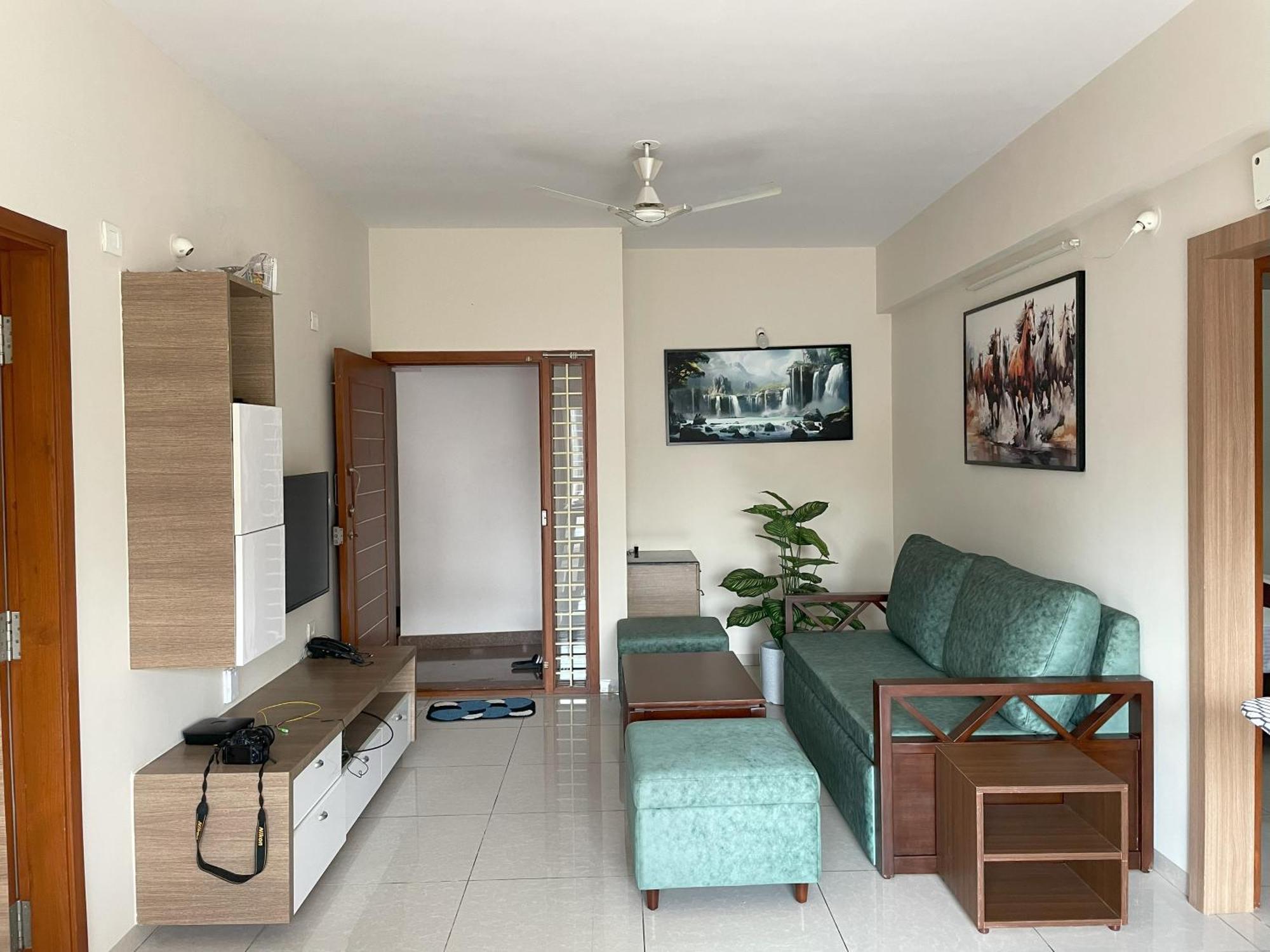 Deluxe 2bhk Family And Business Service Apartments, Raj Royale Retreats Apartment Bangalore