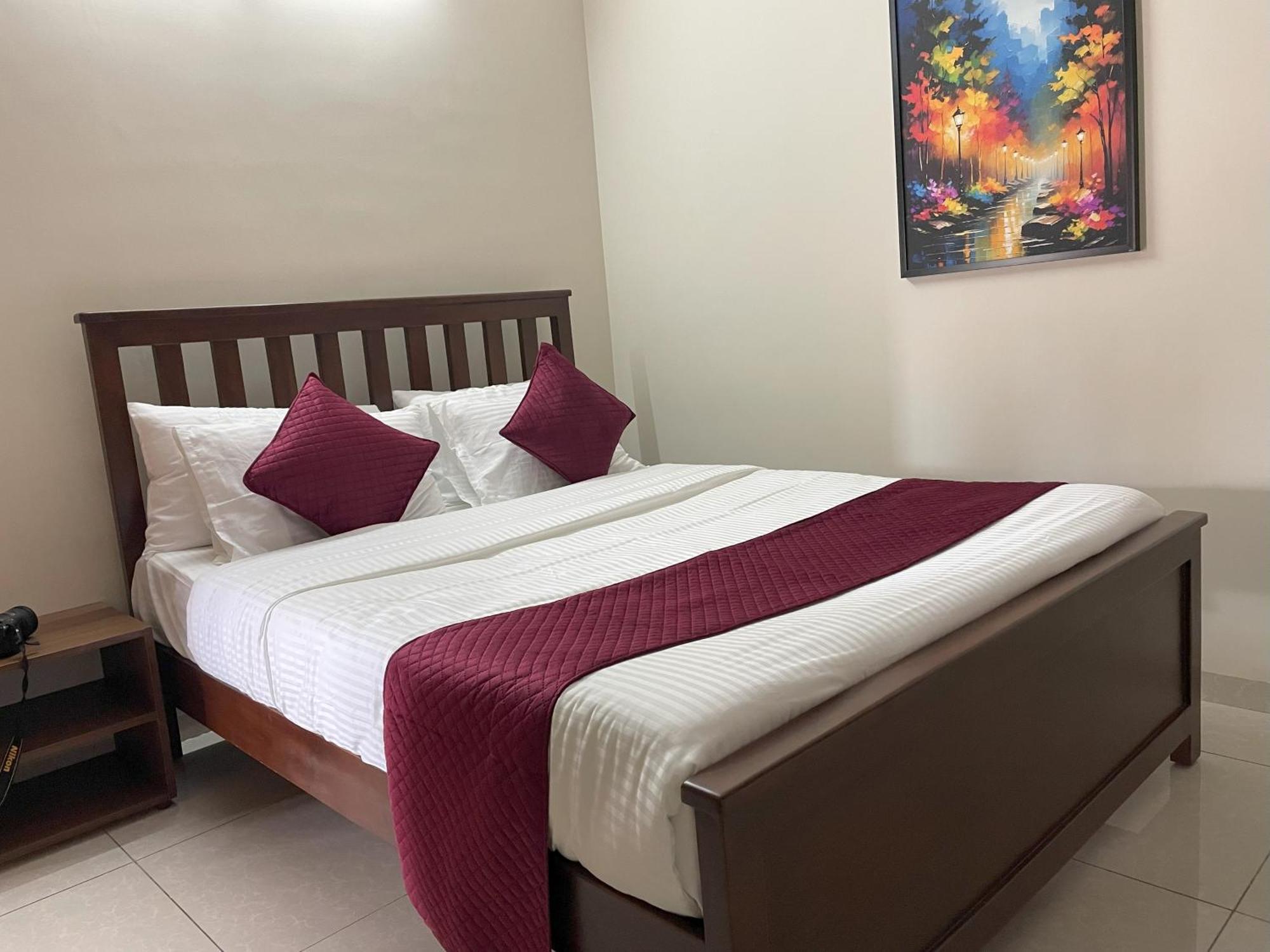 Deluxe 2bhk Family And Business Service Apartments, Raj Royale Retreats Apartment