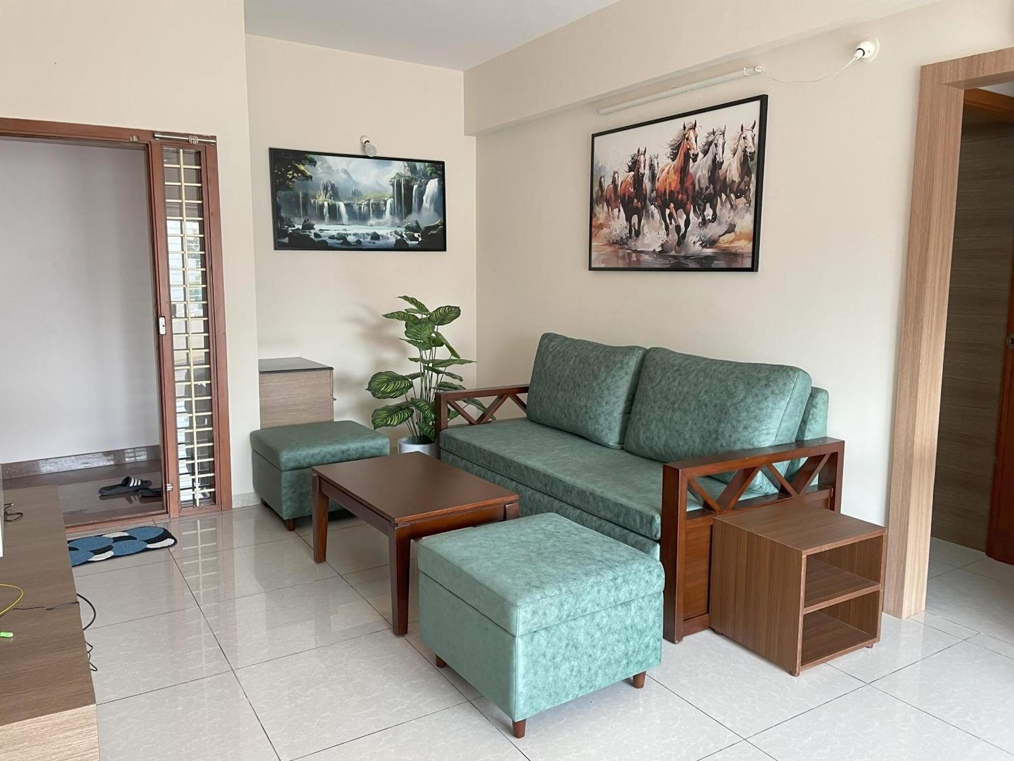 Apartment Deluxe 2bhk Family And Business Service Apartments, Raj Royale Retreats *
