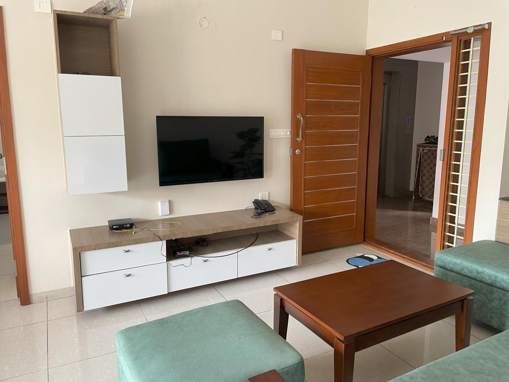 Deluxe 2bhk Family And Business Service Apartments, Raj Royale Retreats Apartment Bangalore