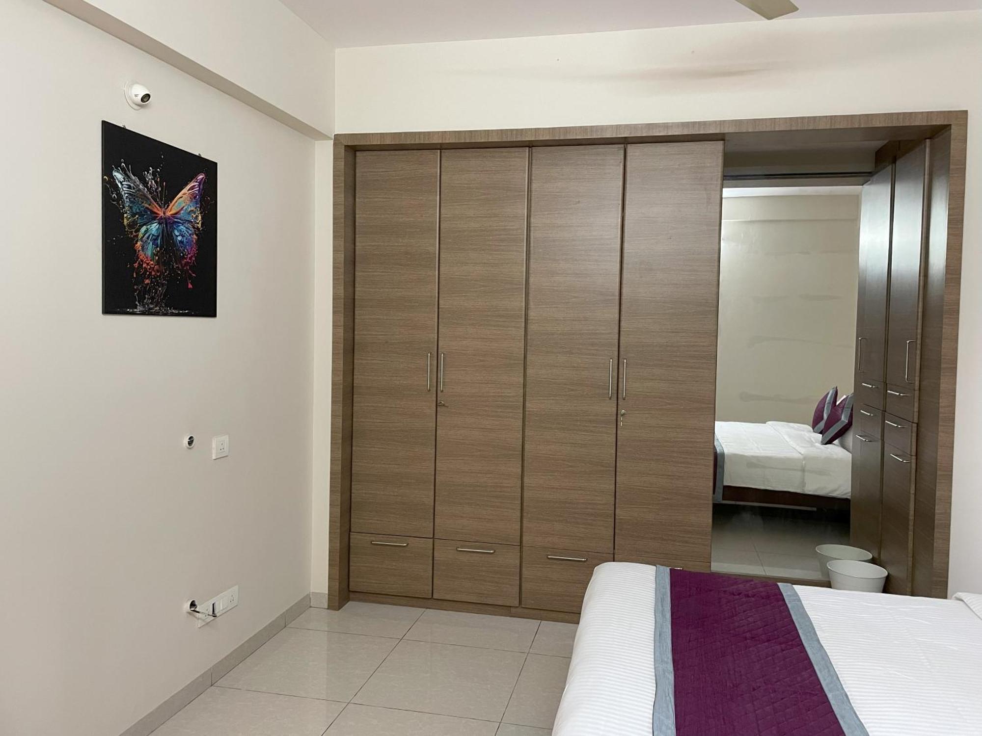 Deluxe 2bhk Family And Business Service Apartments, Raj Royale Retreats Apartment