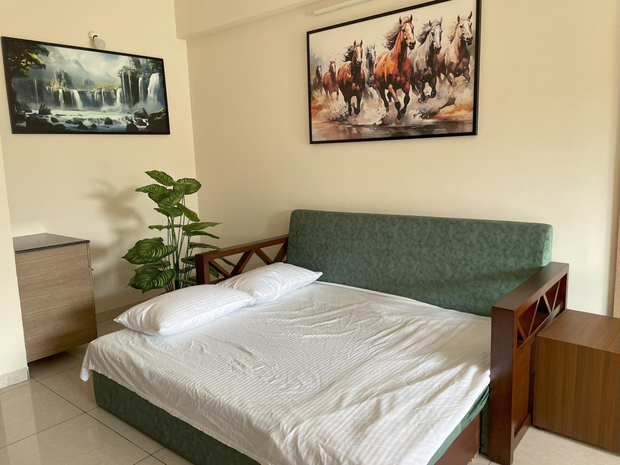 Deluxe 2bhk Family And Business Service Apartments, Raj Royale Retreats Bangalore