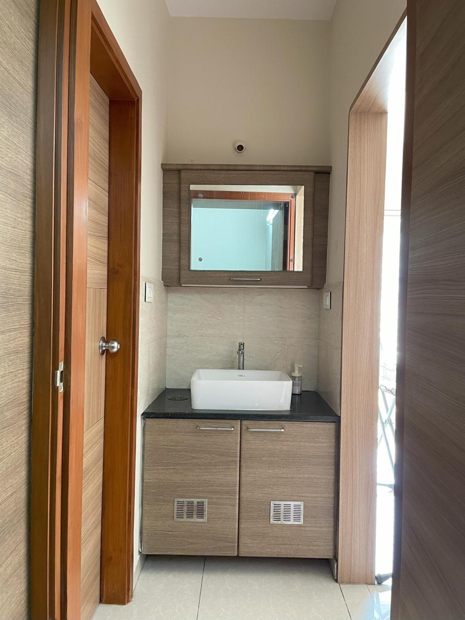 Deluxe 2bhk Family And Business Service Apartments, Raj Royale Retreats Apartment Bangalore