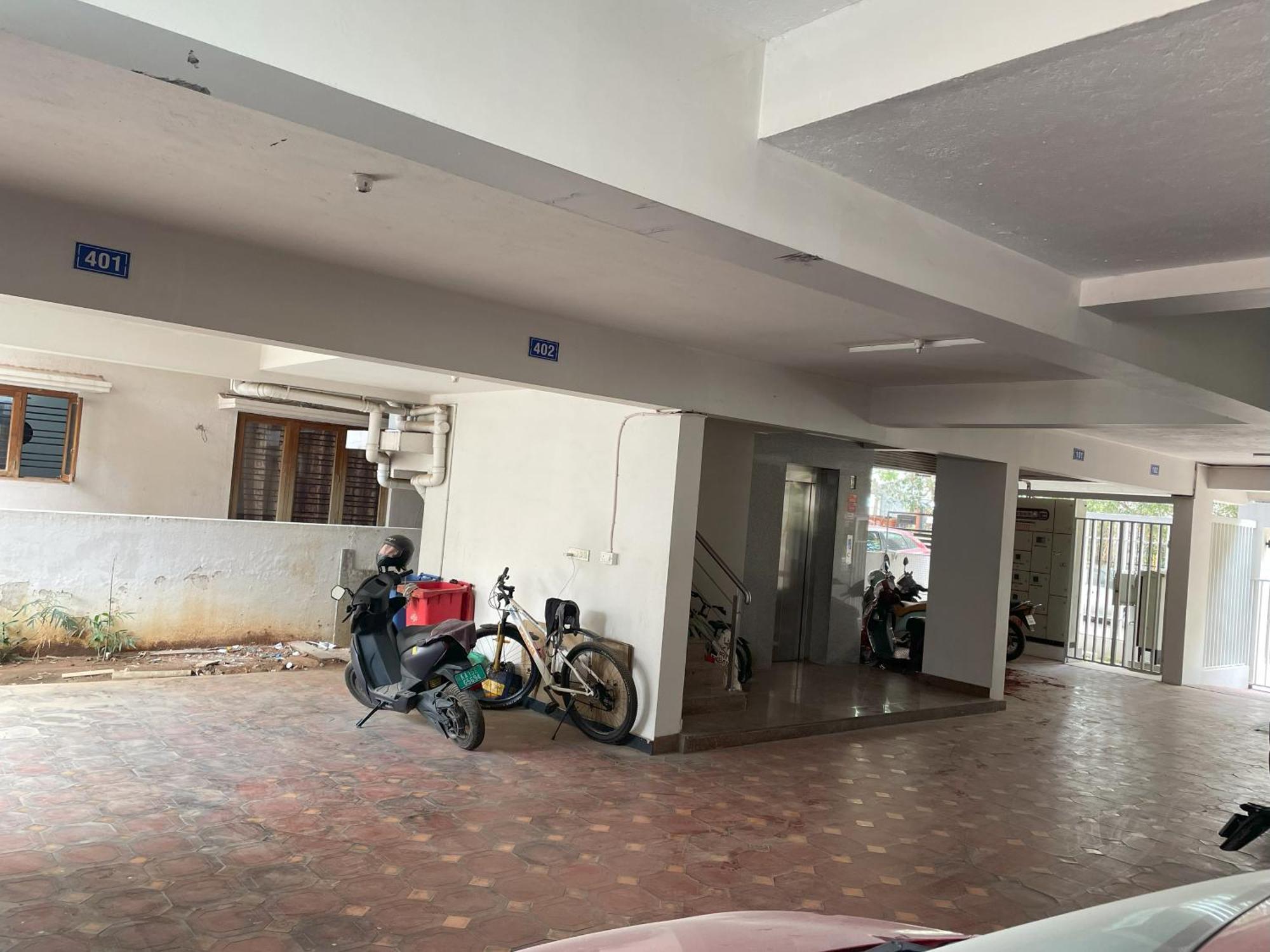 Apartment Deluxe 2bhk Family And Business Service Apartments, Raj Royale Retreats