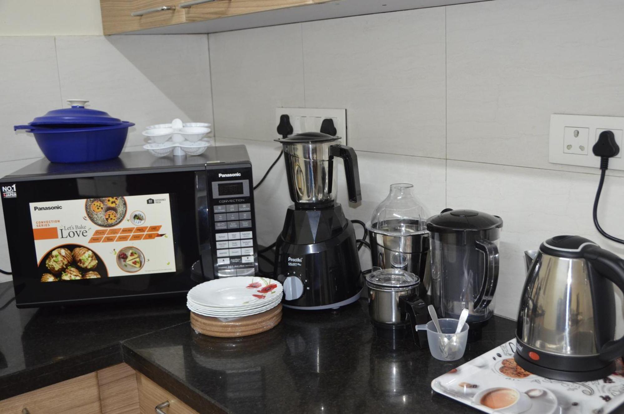 Deluxe 2bhk Family And Business Service Apartments, Raj Royale Retreats Apartment *