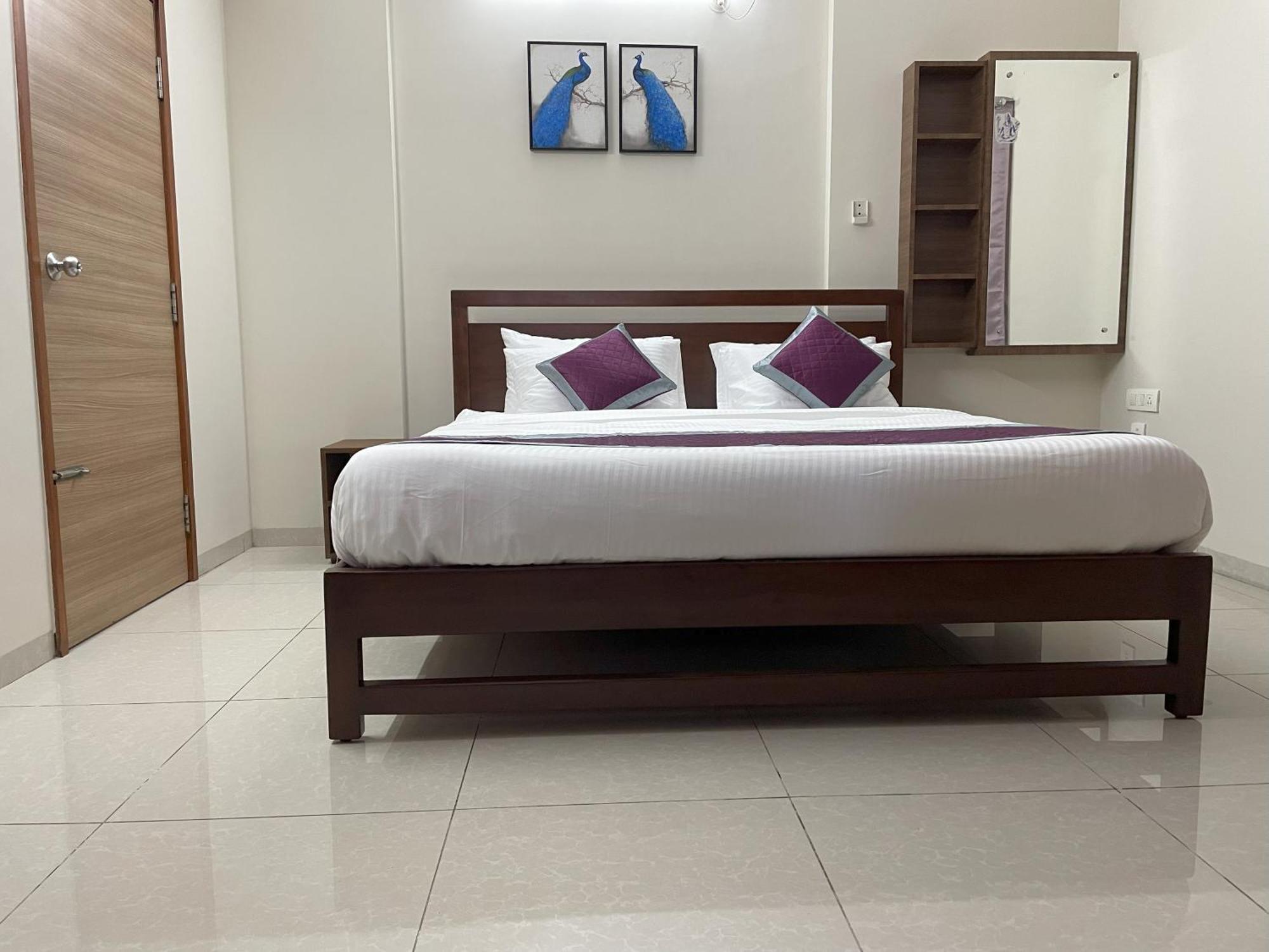 Deluxe 2bhk Family And Business Service Apartments, Raj Royale Retreats