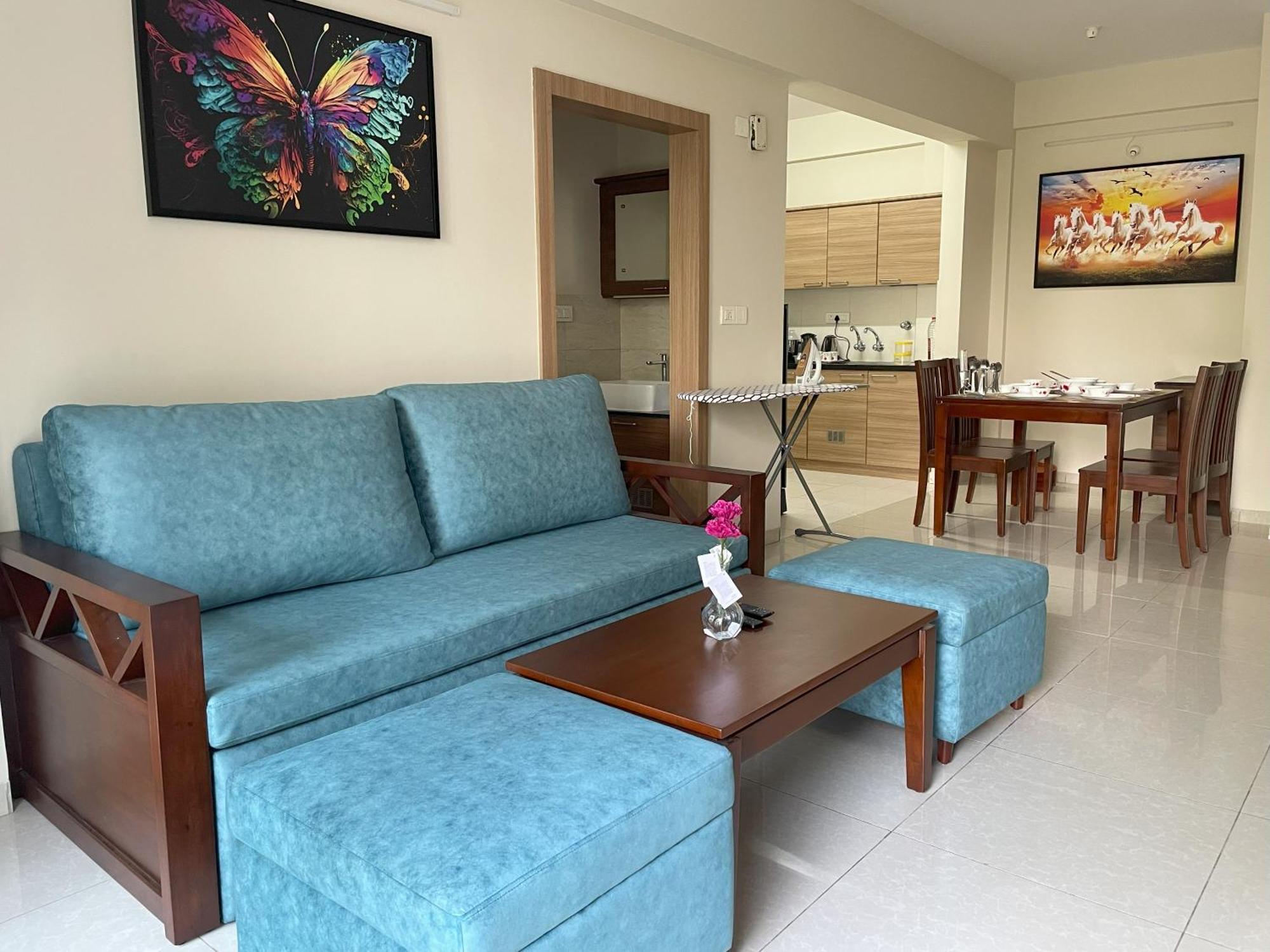 Apartment Deluxe 2bhk Family And Business Service Apartments, Raj Royale Retreats