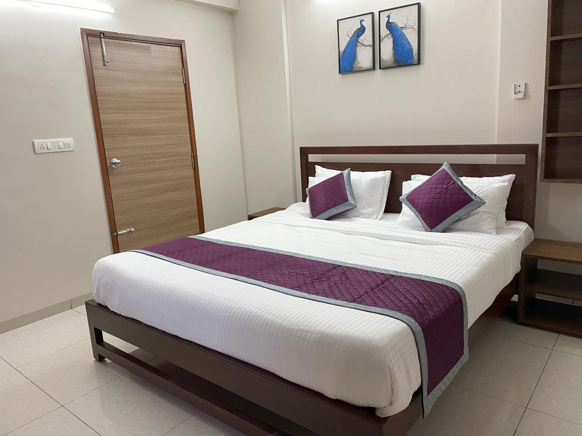 Deluxe 2bhk Family And Business Service Apartments, Raj Royale Retreats Apartment *