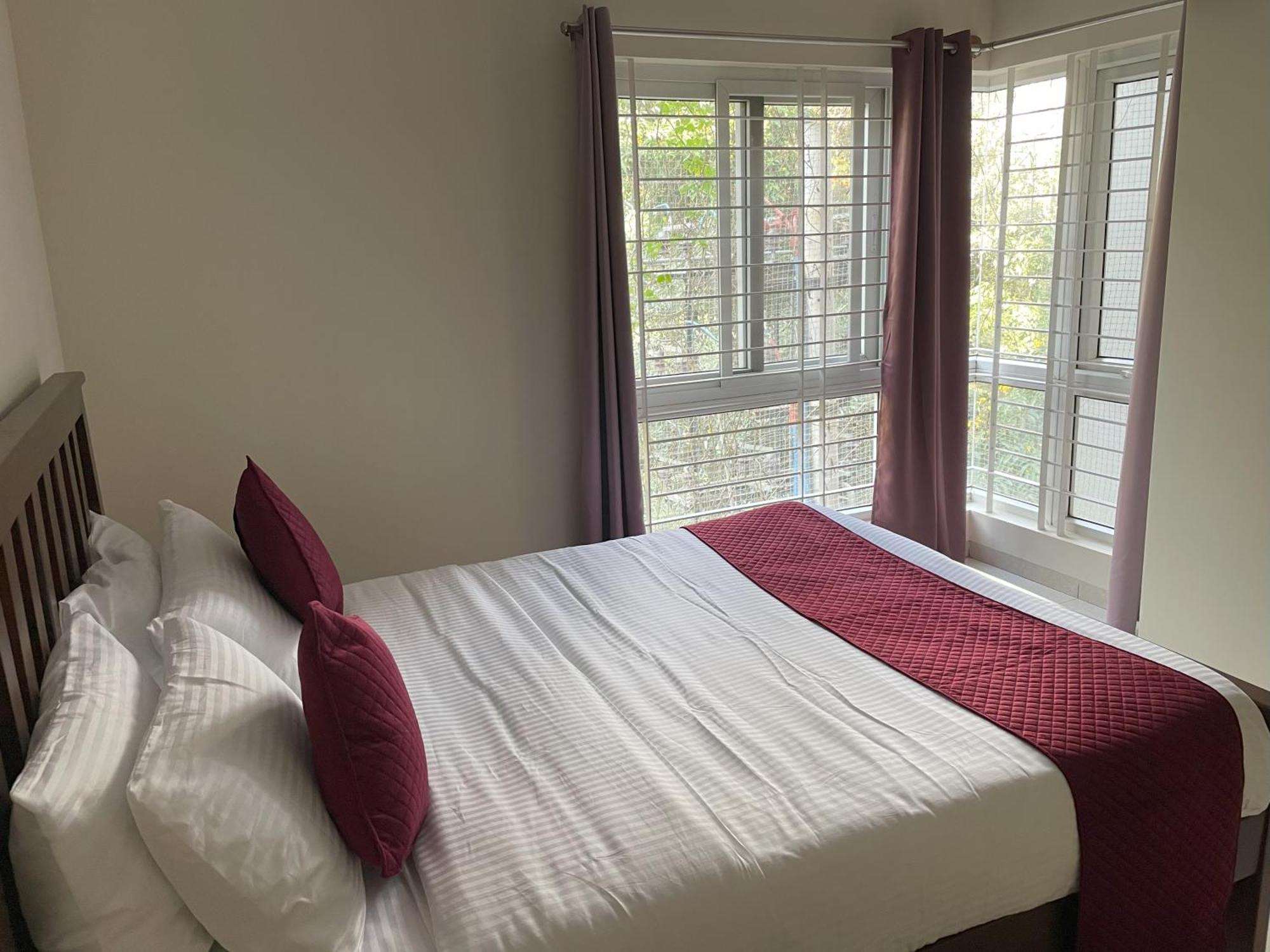 Apartment Deluxe 2bhk Family And Business Service Apartments, Raj Royale Retreats *